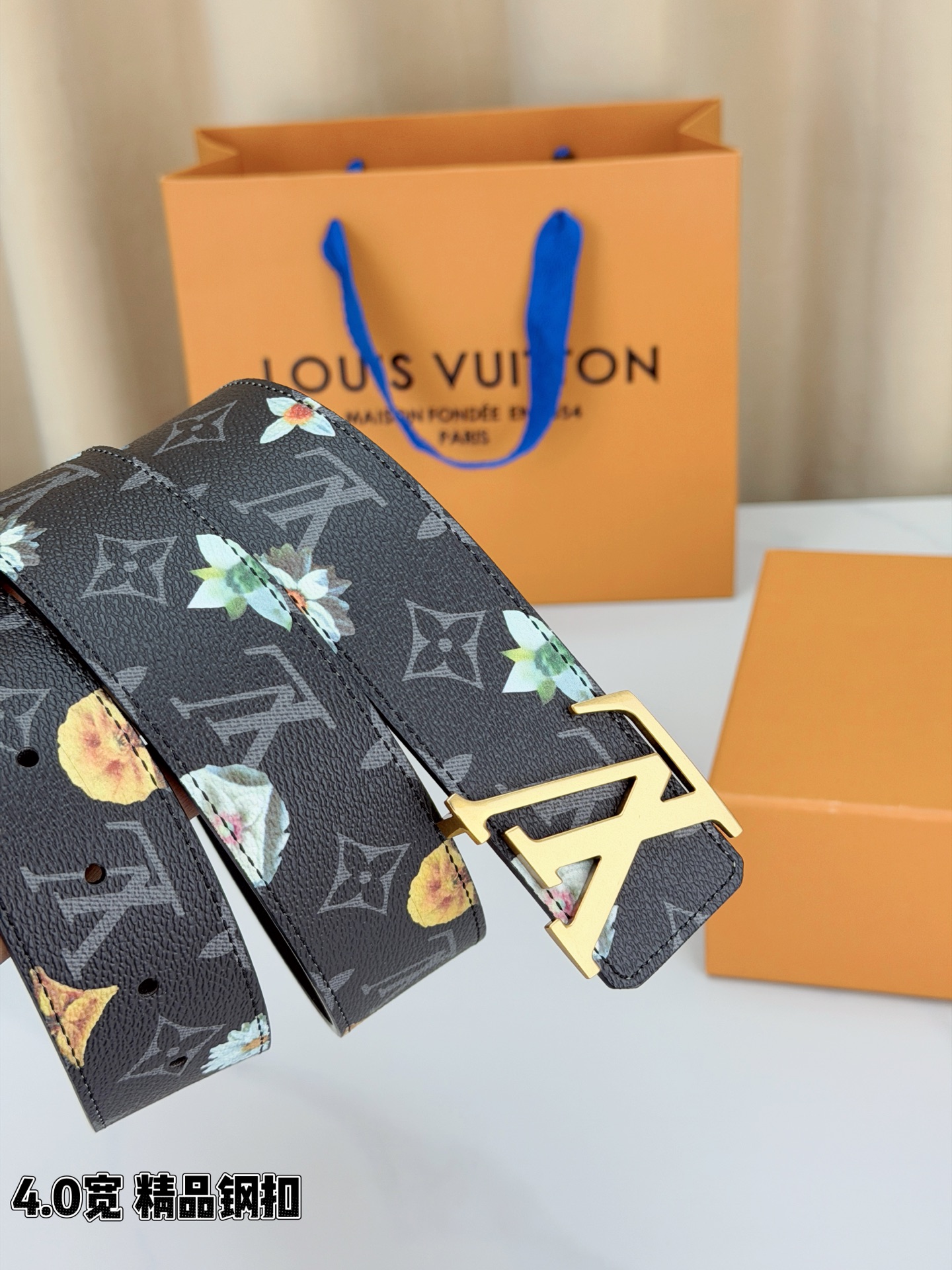 4.0宽 LV Initiales Monogram Flower 双面腰带以 Monogram 印花和