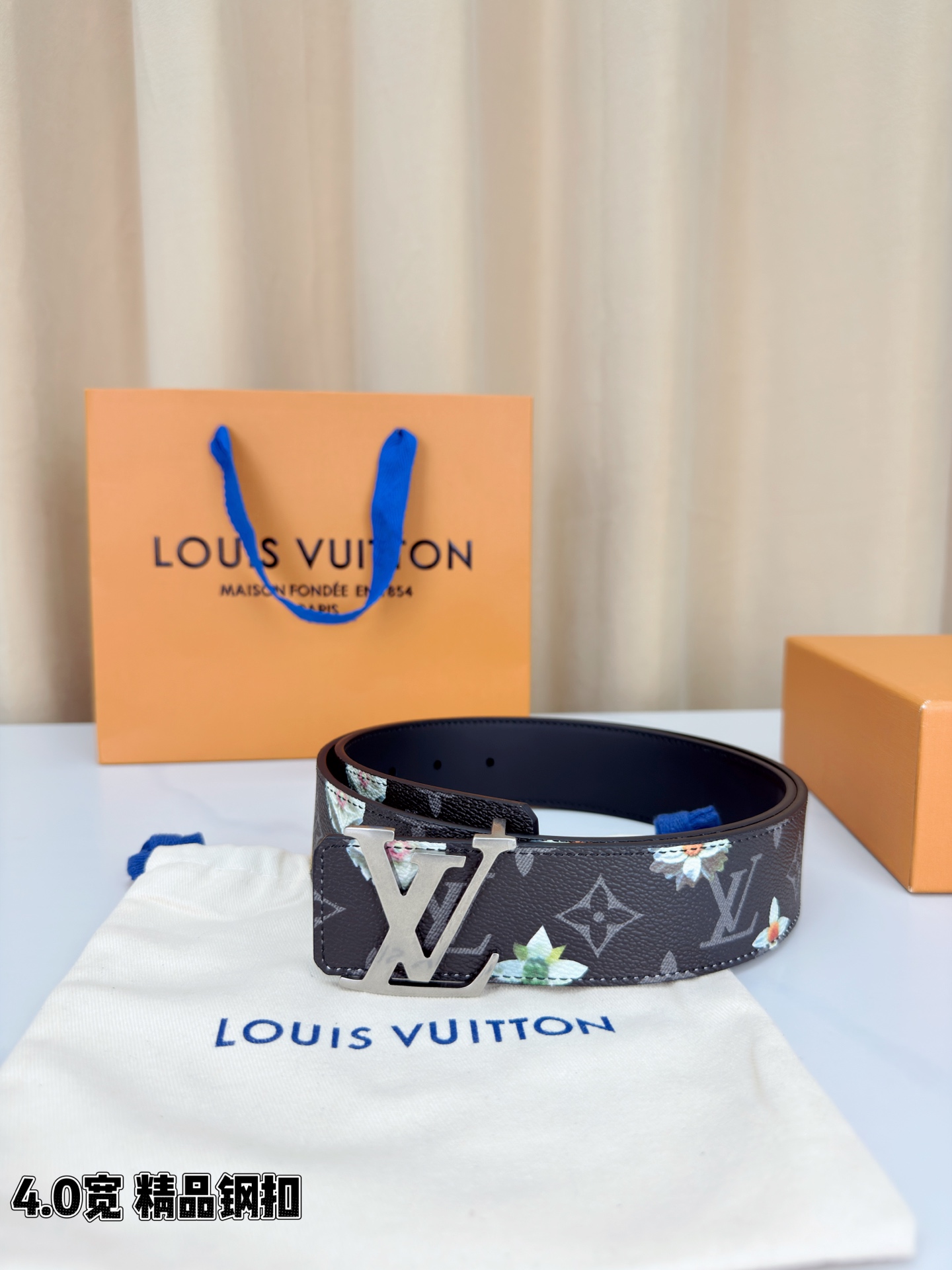 4.0宽 LV Initiales Monogram Flower 双面腰带以 Monogram 印花和