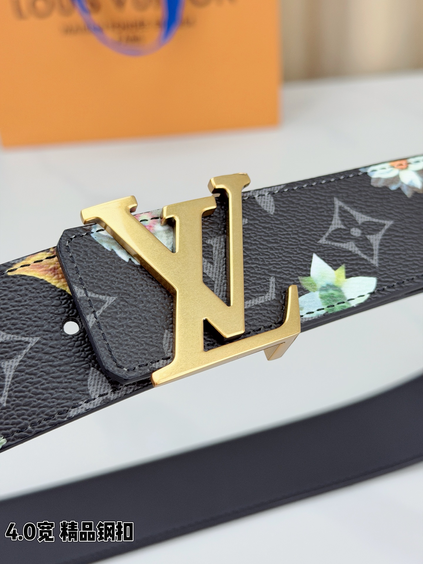 4.0宽 LV Initiales Monogram Flower 双面腰带以 Monogram 印花和