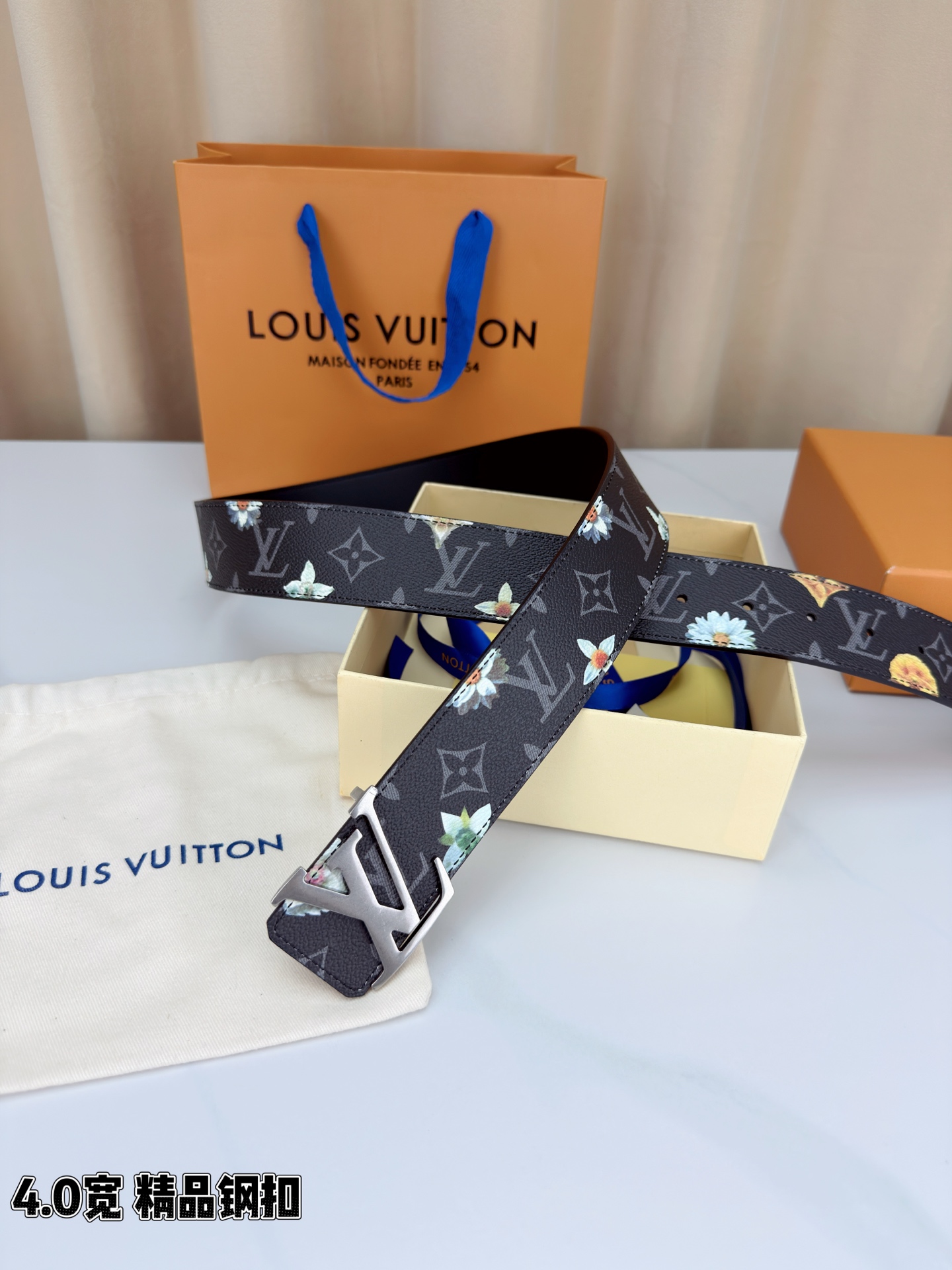 4.0宽 LV Initiales Monogram Flower 双面腰带以 Monogram 印花和