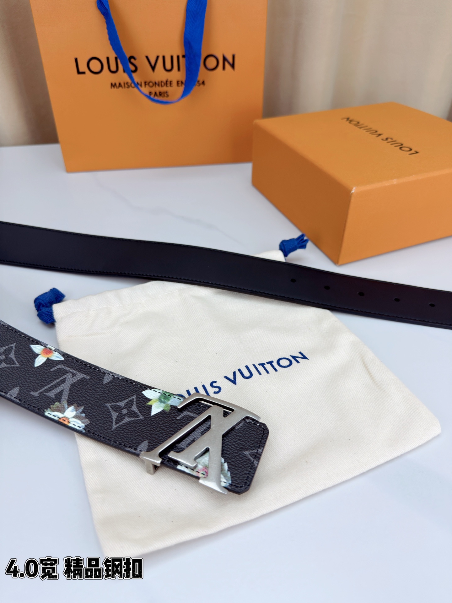 4.0宽 LV Initiales Monogram Flower 双面腰带以 Monogram 印花和
