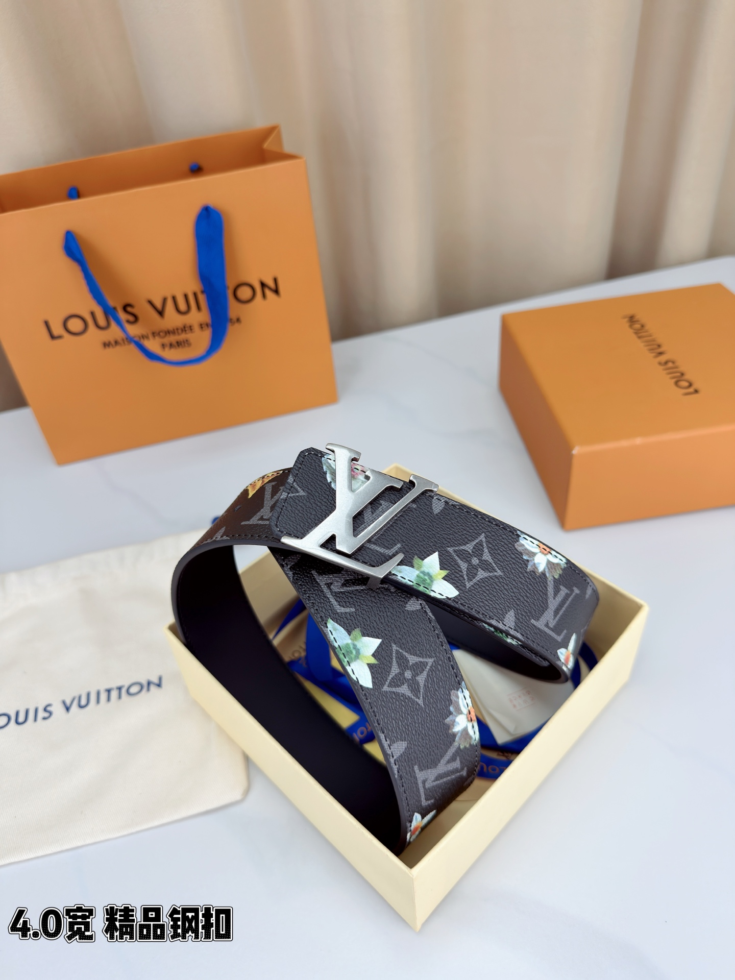 4.0宽 LV Initiales Monogram Flower 双面腰带以 Monogram 印花和