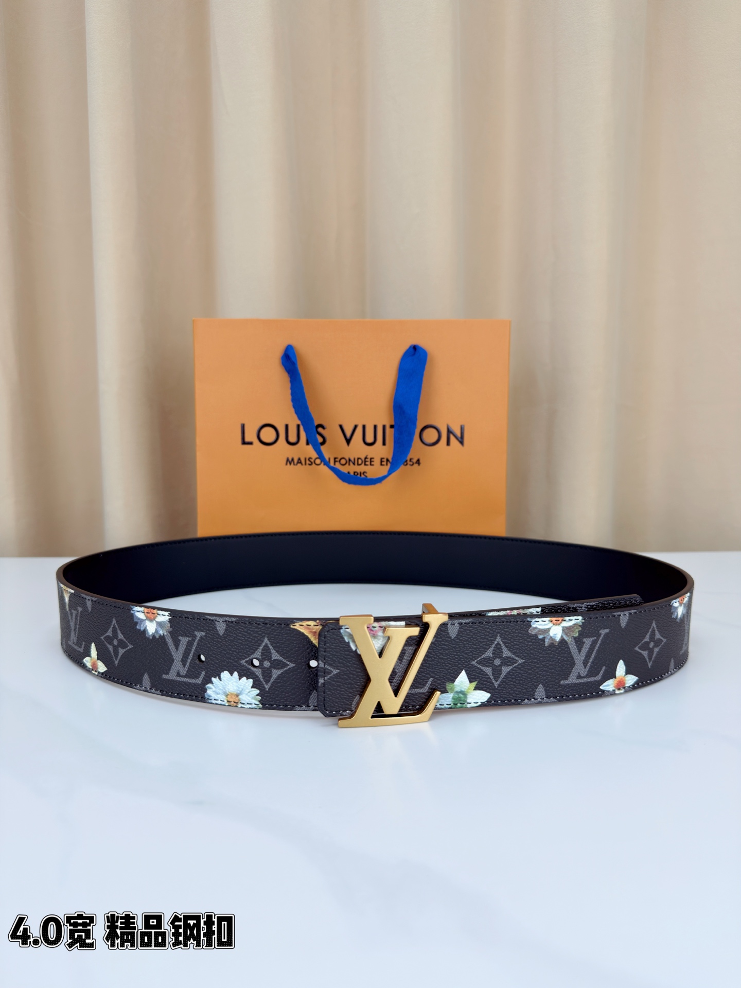 4.0宽 LV Initiales Monogram Flower 双面腰带以 Monogram 印花和
