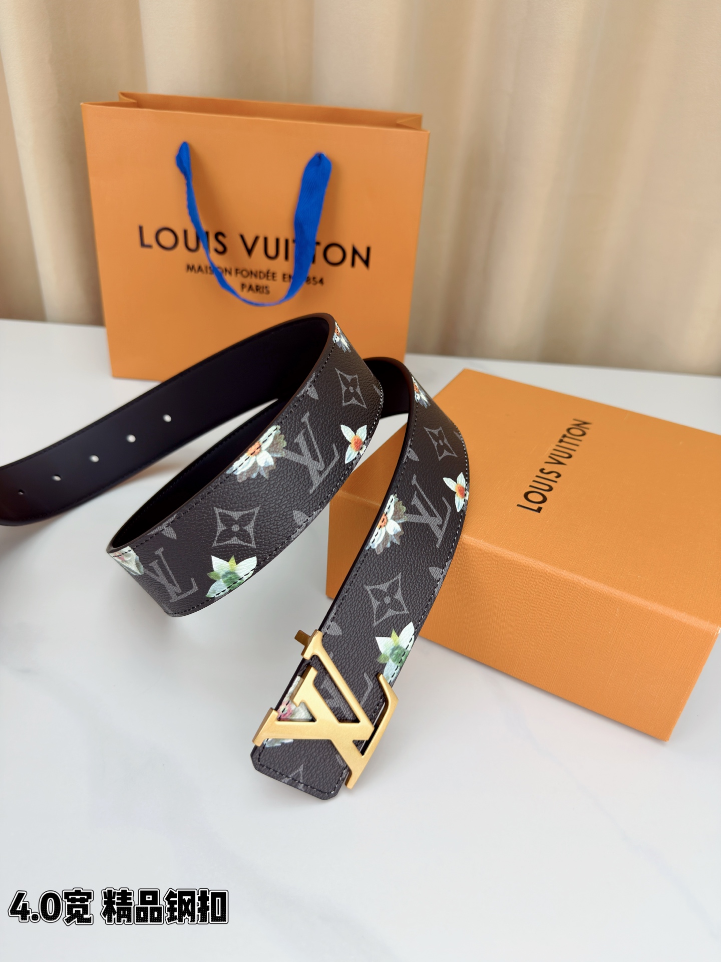 4.0宽 LV Initiales Monogram Flower 双面腰带以 Monogram 印花和