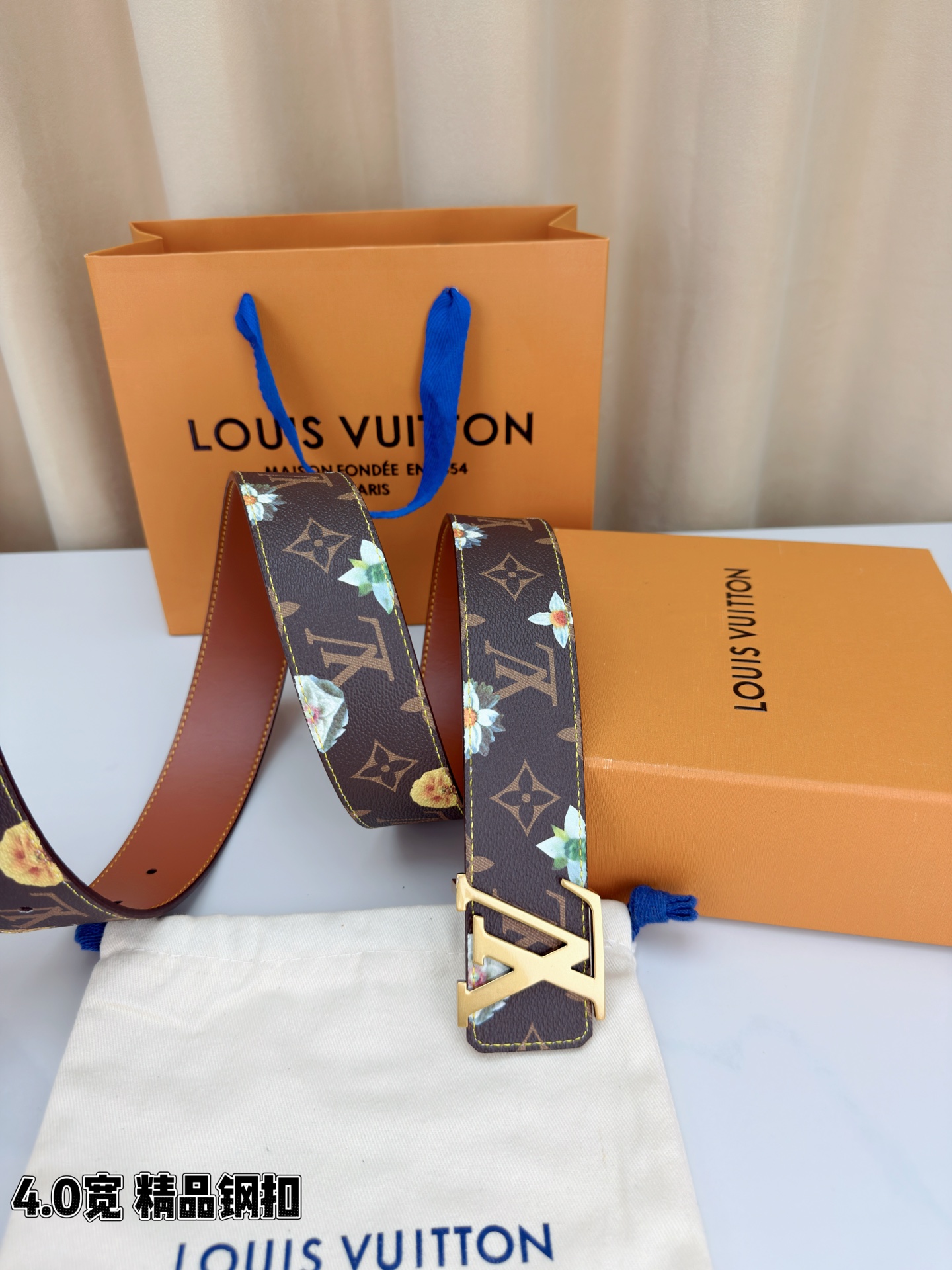 4.0宽 LV Initiales Monogram Flower 双面腰带以 Monogram 印花和