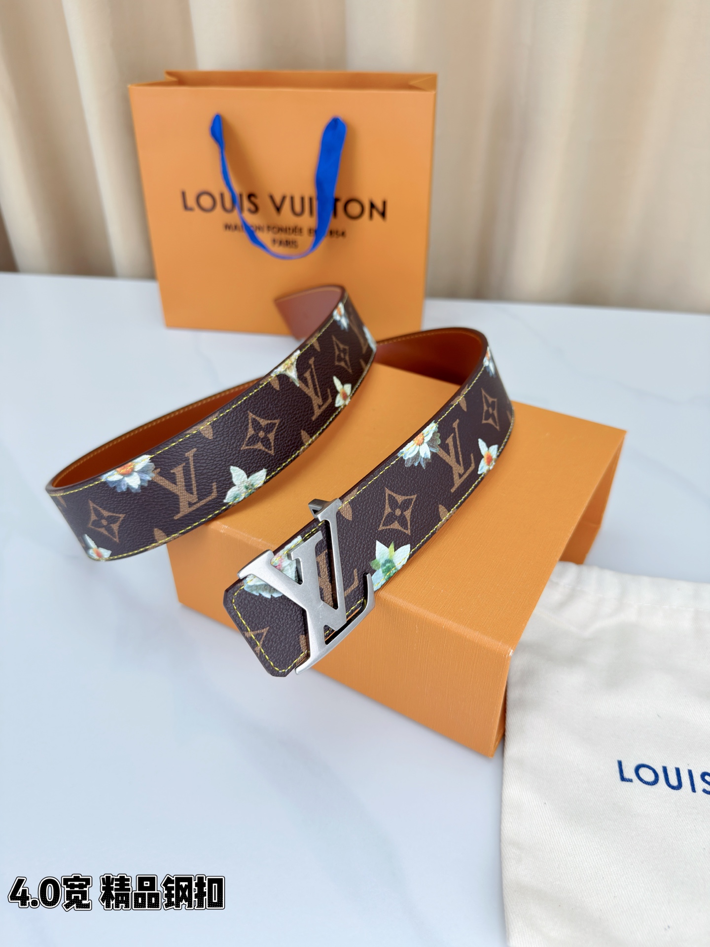 4.0宽 LV Initiales Monogram Flower 双面腰带以 Monogram 印花和