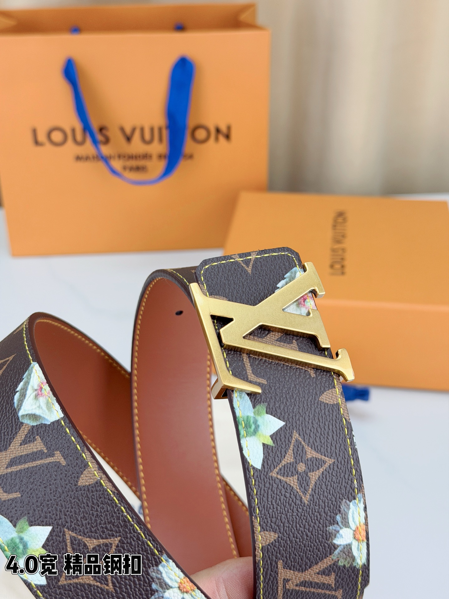 4.0宽 LV Initiales Monogram Flower 双面腰带以 Monogram 印花和