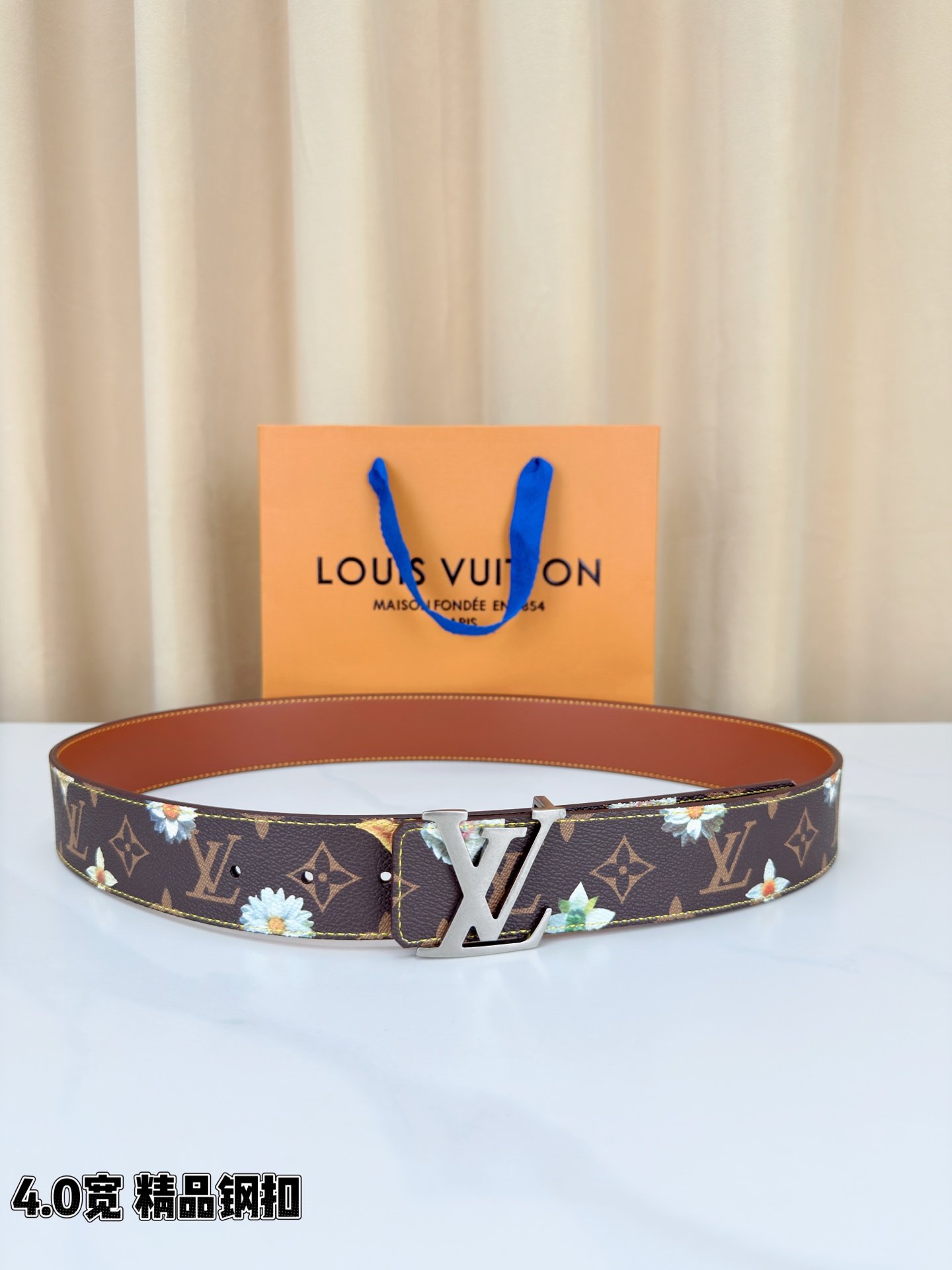 4.0宽 LV Initiales Monogram Flower 双面腰带以 Monogram 印花和