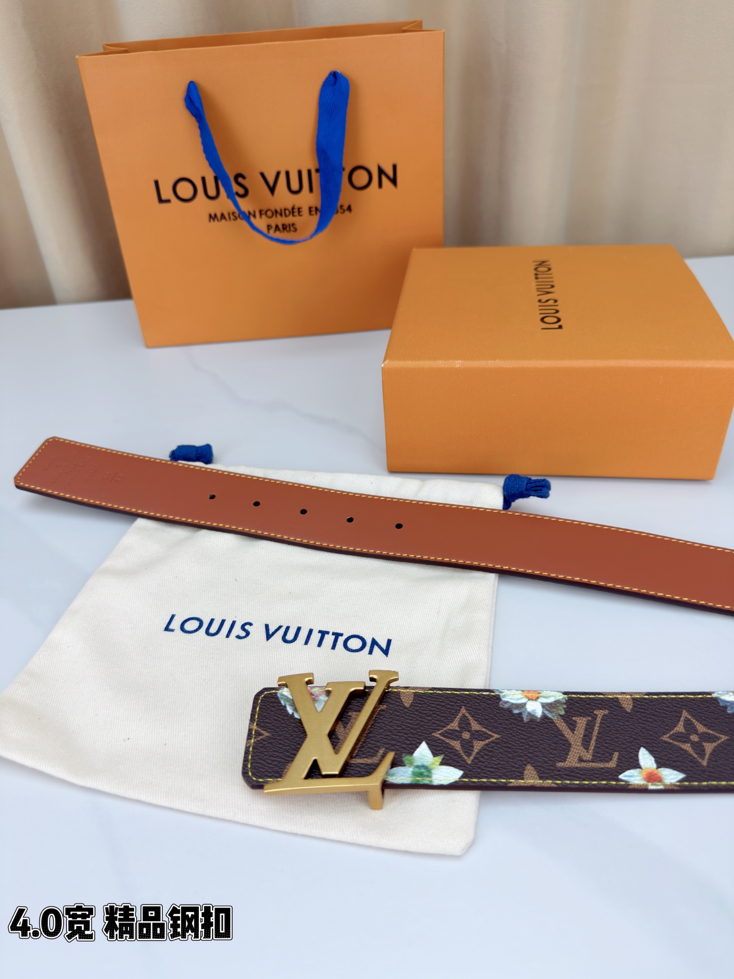 4.0宽 LV Initiales Monogram Flower 双面腰带以 Monogram 印花和