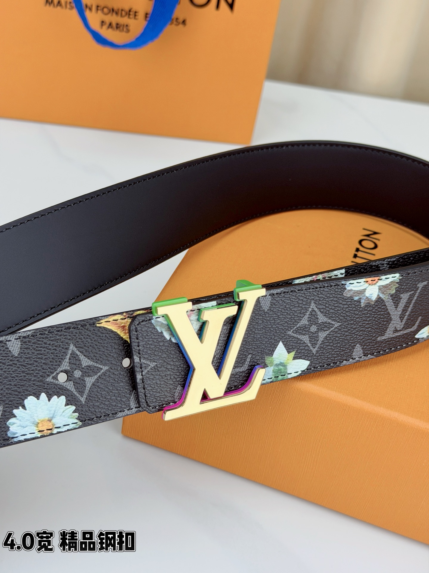 4.0宽 LV Initiales Monogram Flower 双面腰带以 Monogram 印花和