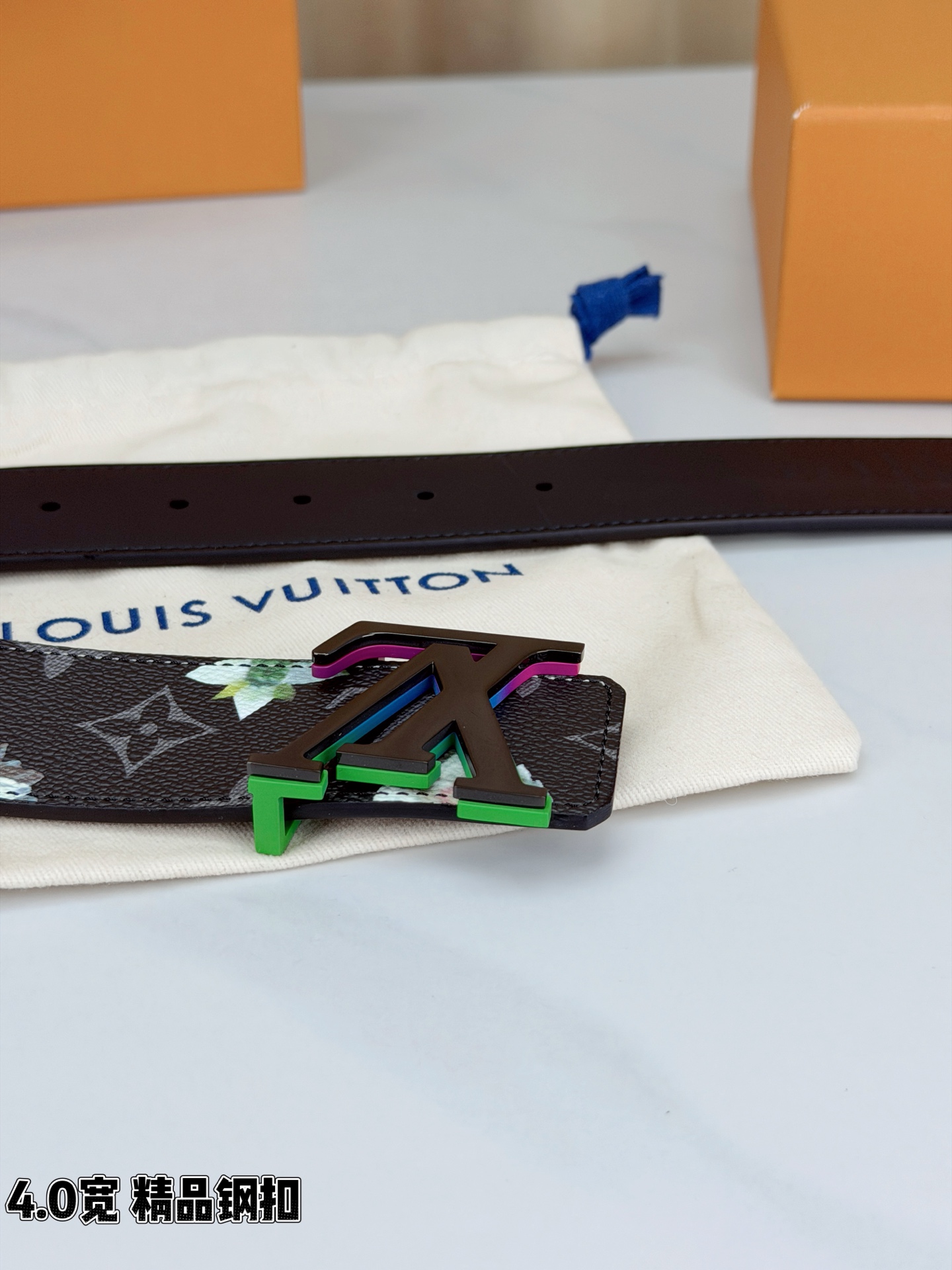 4.0宽 LV Initiales Monogram Flower 双面腰带以 Monogram 印花和