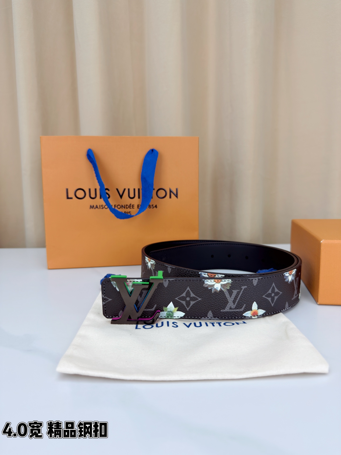 4.0宽 LV Initiales Monogram Flower 双面腰带以 Monogram 印花和