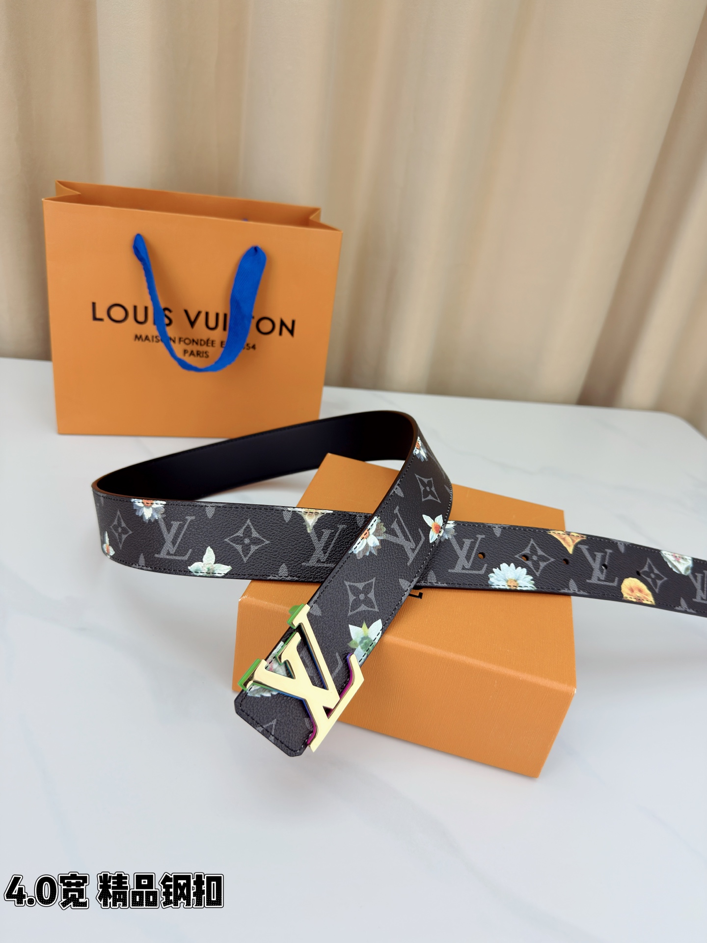 4.0宽 LV Initiales Monogram Flower 双面腰带以 Monogram 印花和