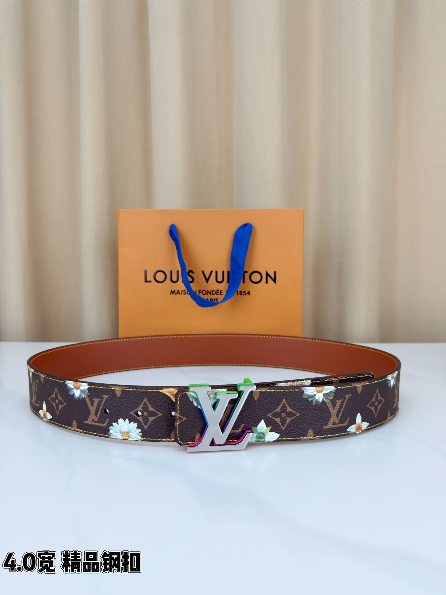 4.0宽 LV Initiales Monogram Flower 双面腰带以 Monogram 印花和