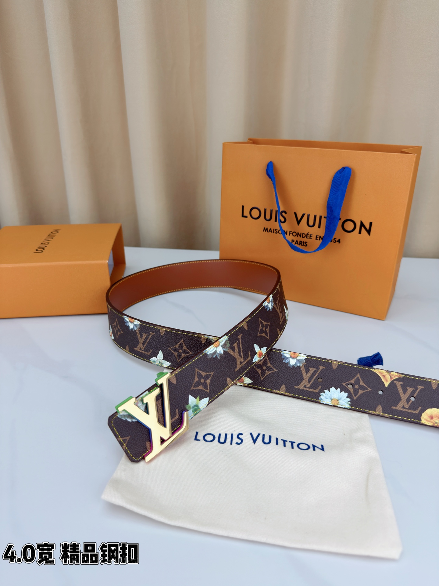 4.0宽 LV Initiales Monogram Flower 双面腰带以 Monogram 印花和