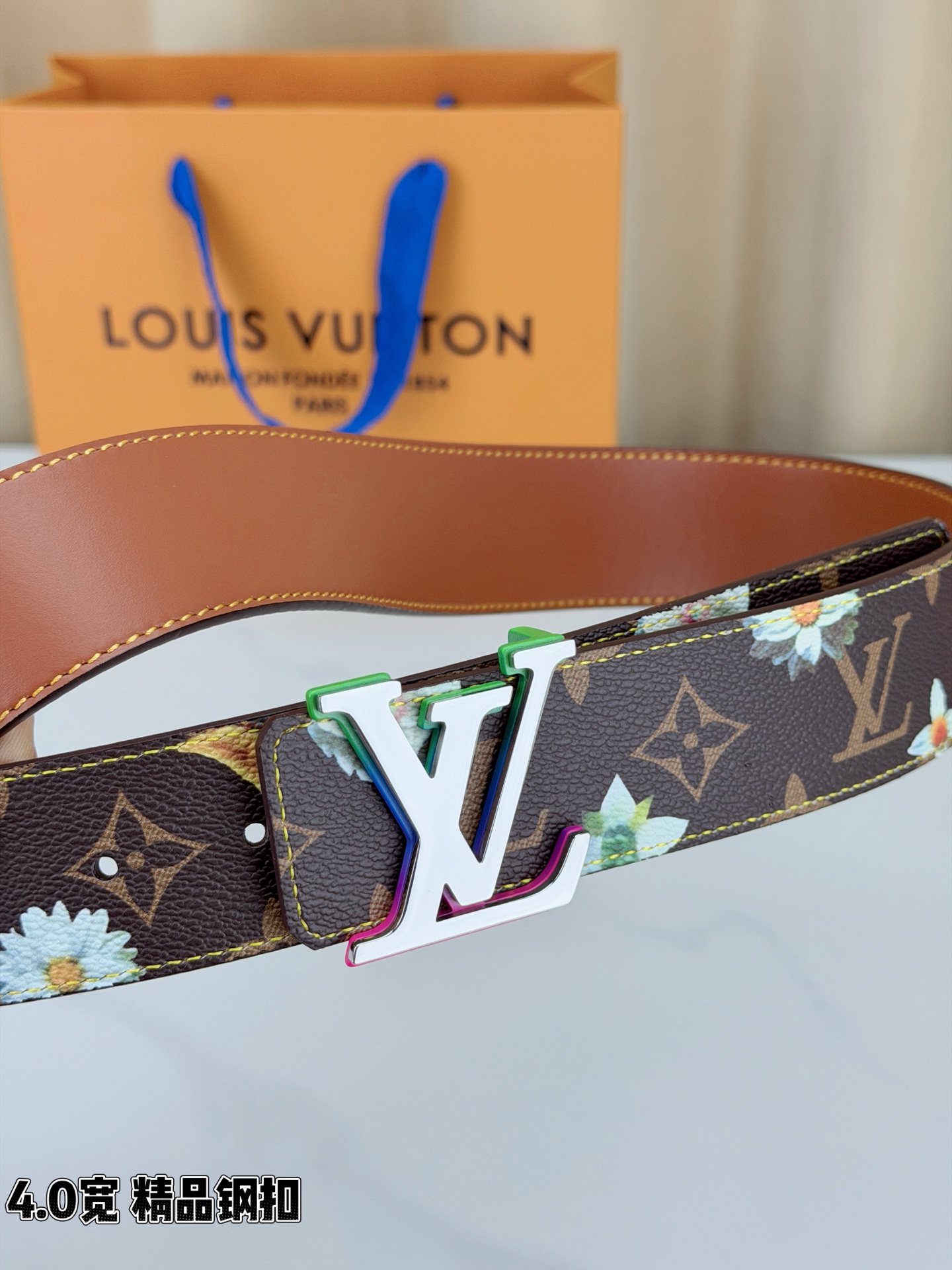 4.0宽 LV Initiales Monogram Flower 双面腰带以 Monogram 印花和