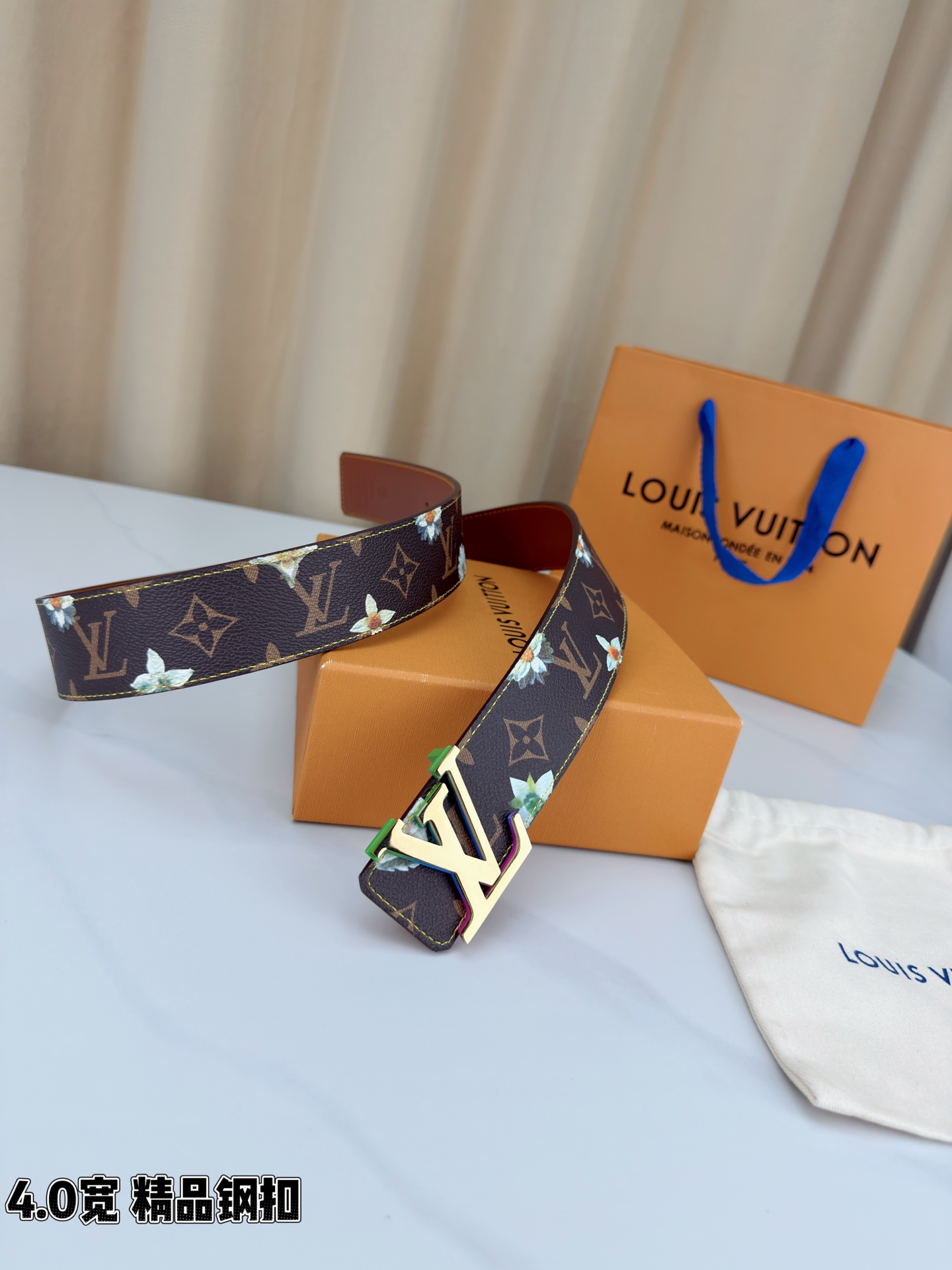 4.0宽 LV Initiales Monogram Flower 双面腰带以 Monogram 印花和