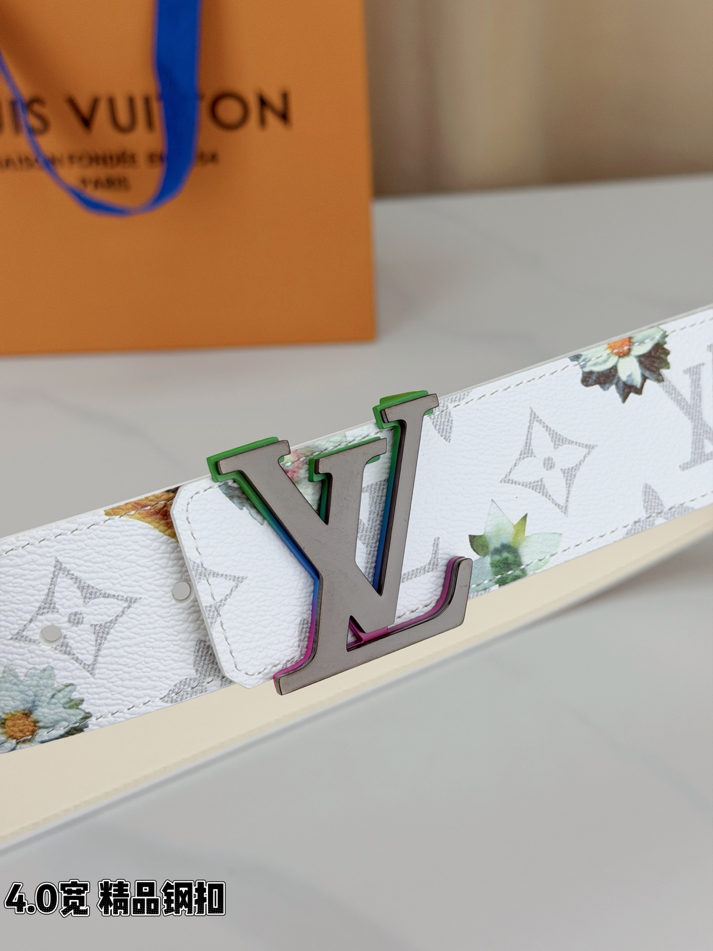 4.0宽 LV Initiales Monogram Flower 双面腰带以 Monogram 印花和