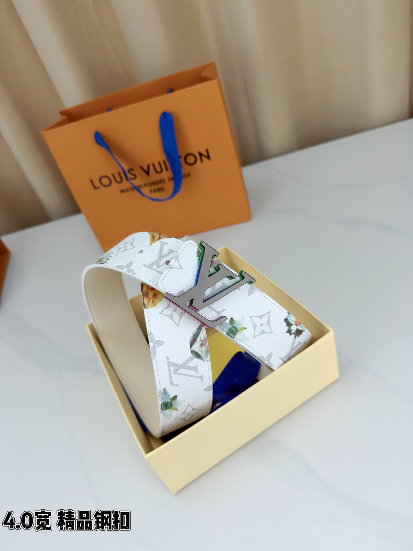 4.0宽 LV Initiales Monogram Flower 双面腰带以 Monogram 印花和