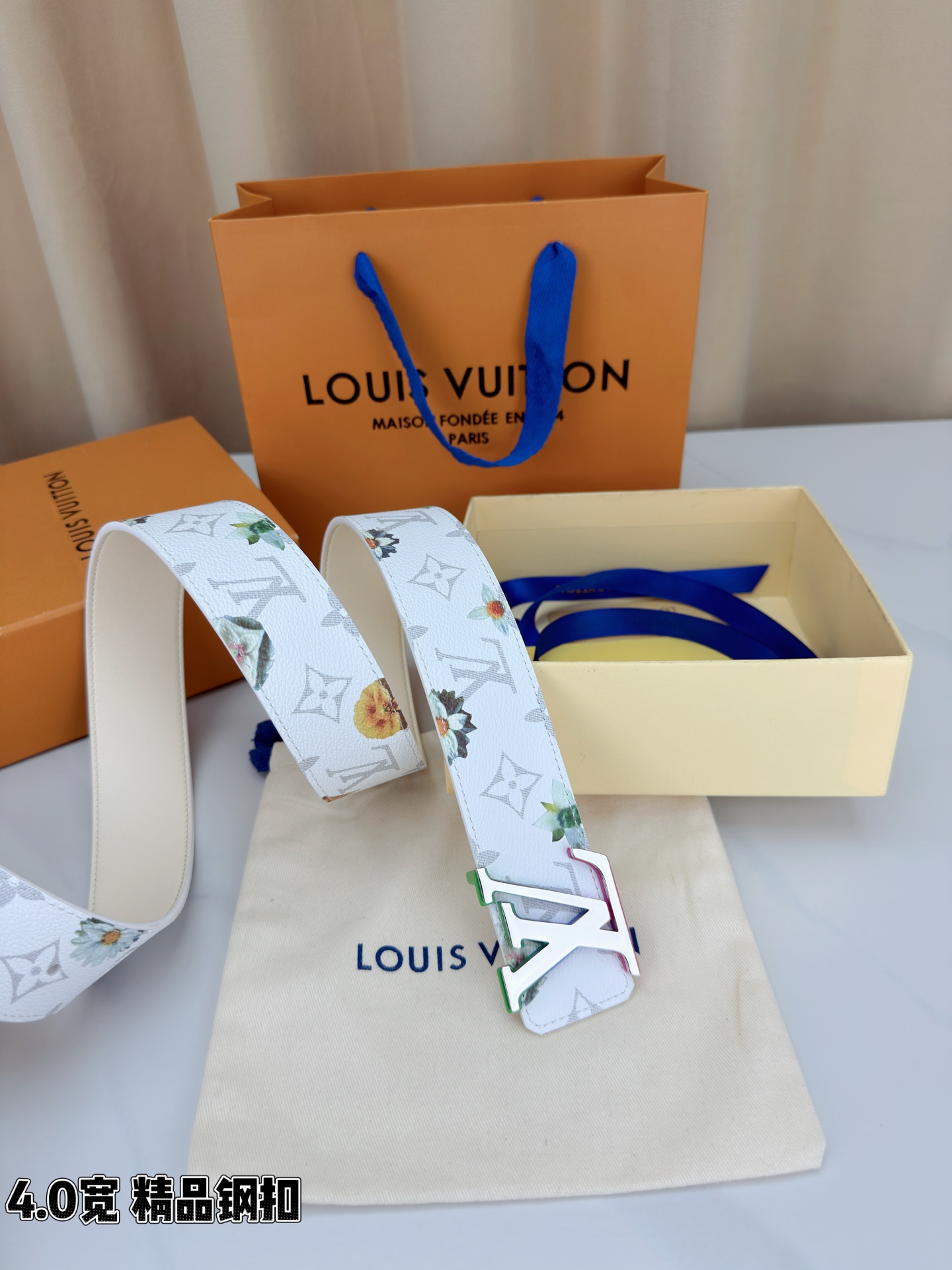 4.0宽 LV Initiales Monogram Flower 双面腰带以 Monogram 印花和