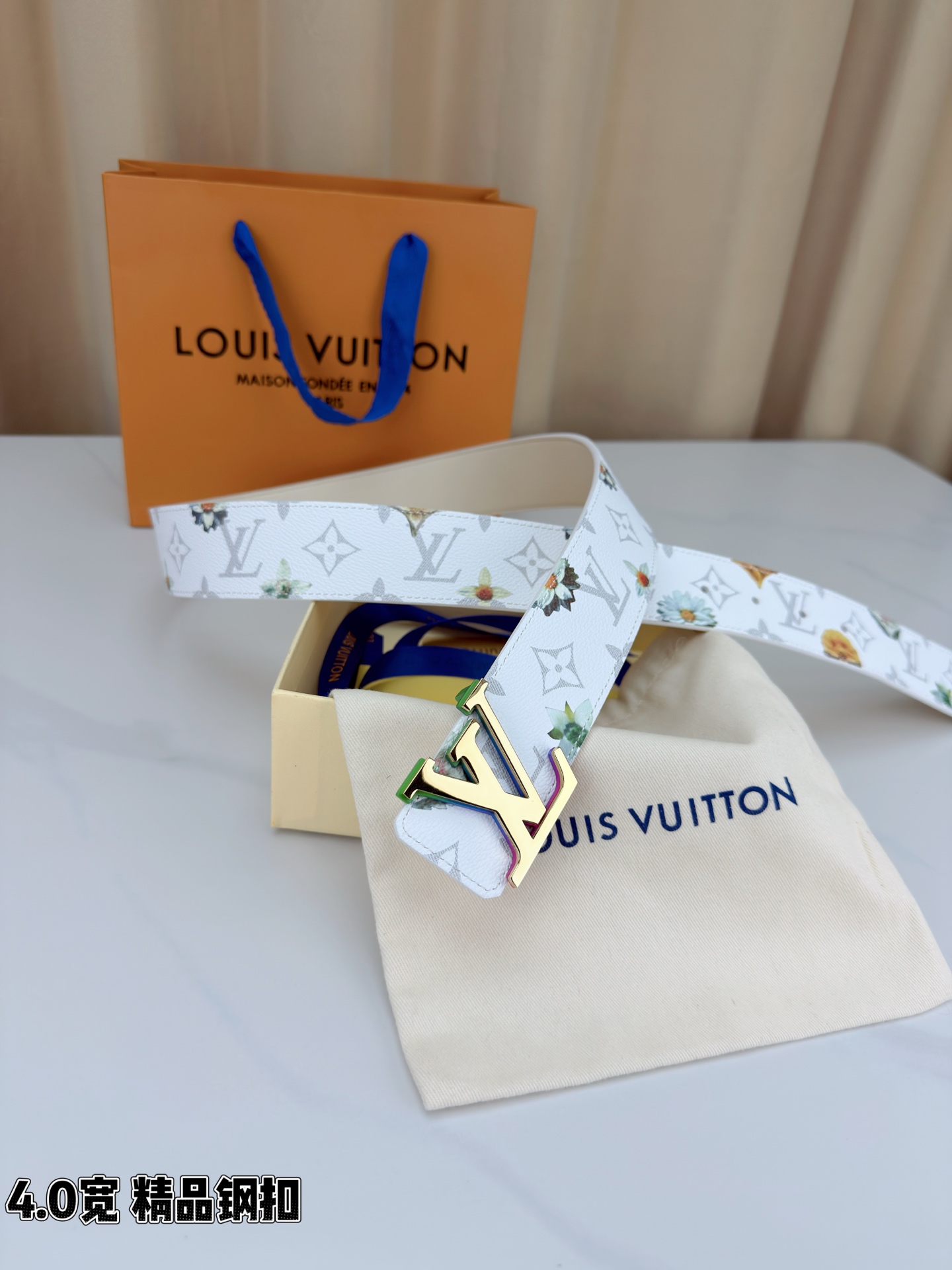 4.0宽 LV Initiales Monogram Flower 双面腰带以 Monogram 印花和