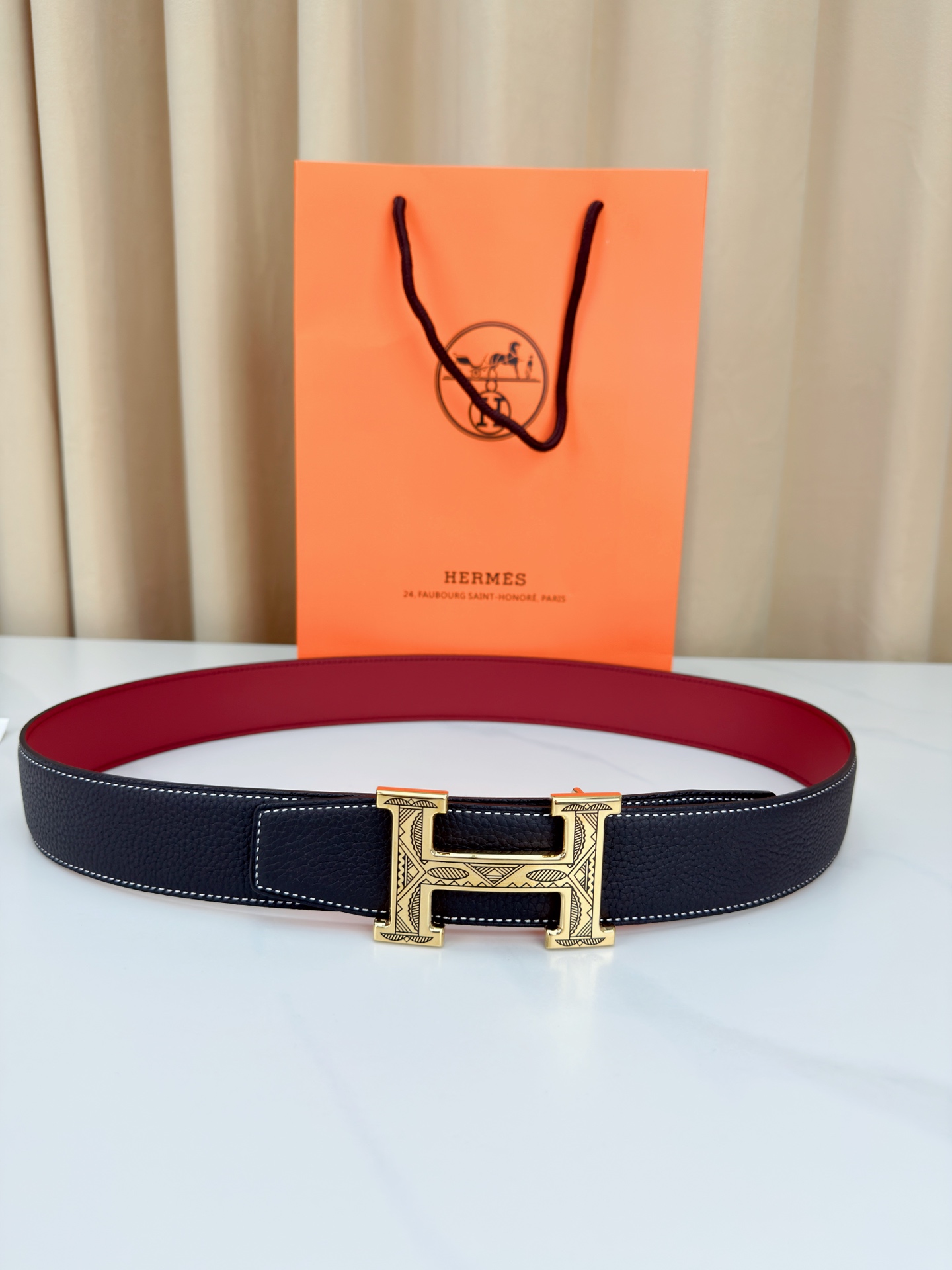 3.8宽精品钢扣，爱马仕尊享腰带。枣红皮革底经典永恒，银黑 金黑H扣奢华夺目，雕花民族风纹饰独特，橙色纸