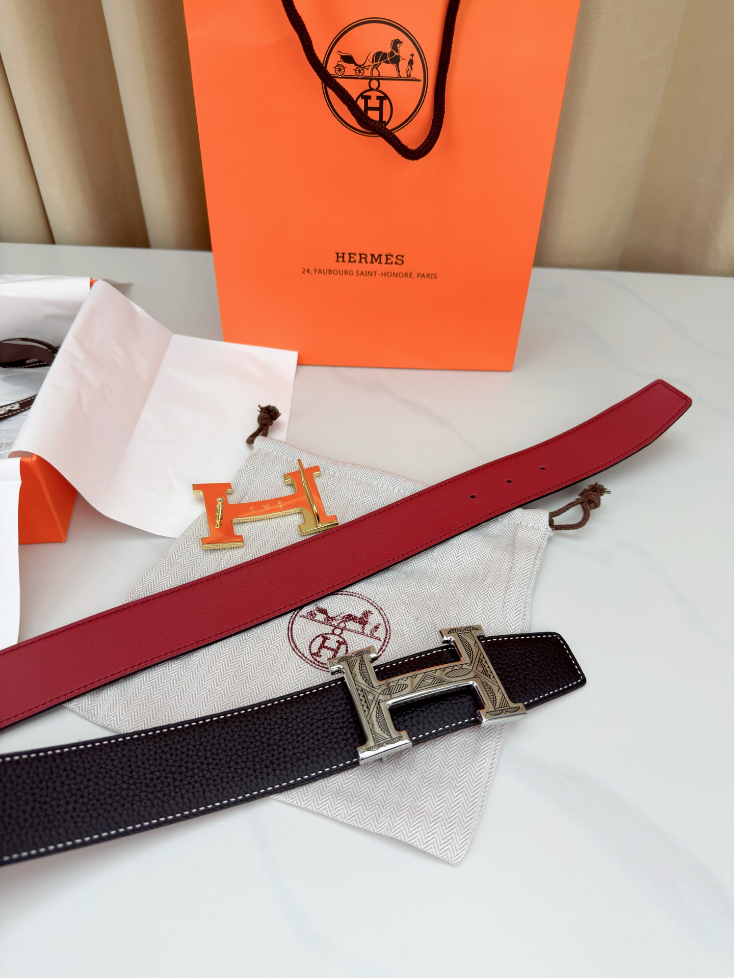 3.8宽精品钢扣，爱马仕尊享腰带。枣红皮革底经典永恒，银黑 金黑H扣奢华夺目，雕花民族风纹饰独特，橙色纸