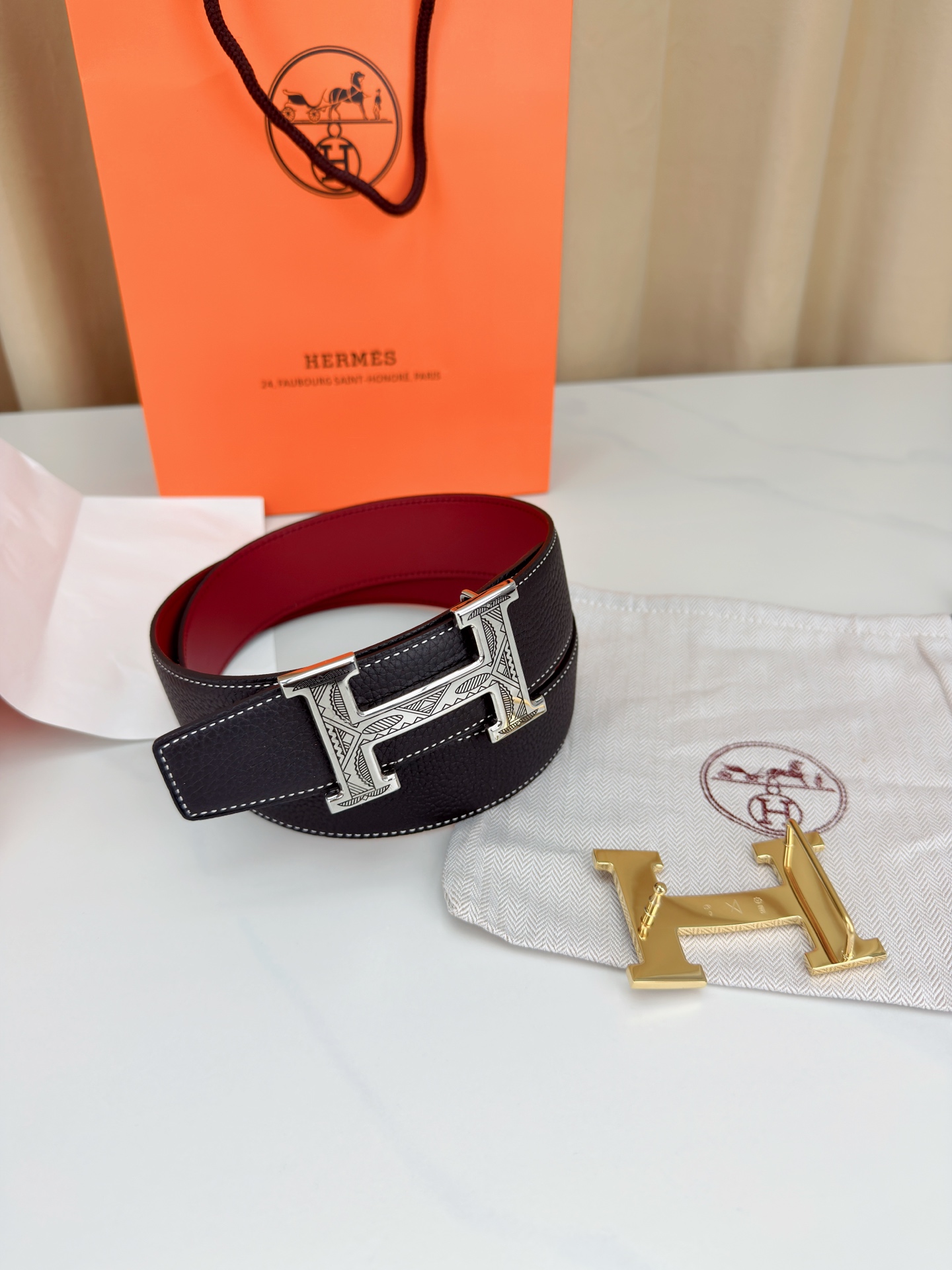 3.8宽精品钢扣，爱马仕尊享腰带。枣红皮革底经典永恒，银黑 金黑H扣奢华夺目，雕花民族风纹饰独特，橙色纸