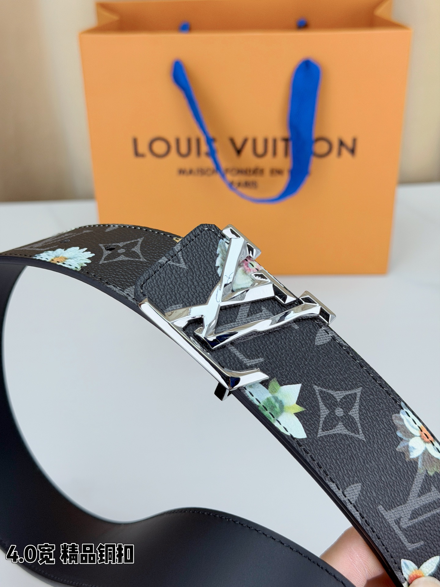 4.0宽 LV Initiales Monogram Flower 双面腰带以 Monogram 印花和