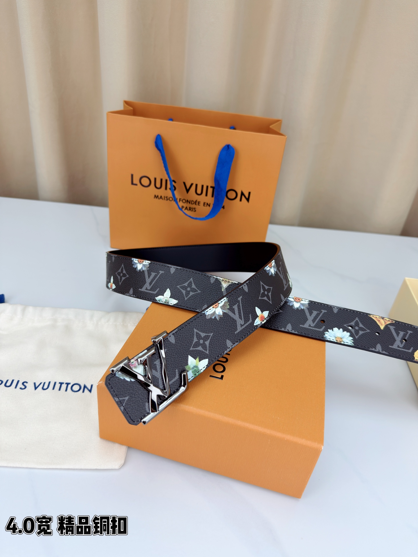 4.0宽 LV Initiales Monogram Flower 双面腰带以 Monogram 印花和