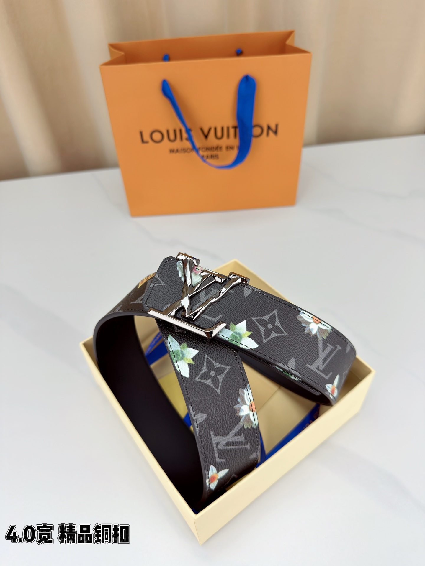 4.0宽 LV Initiales Monogram Flower 双面腰带以 Monogram 印花和