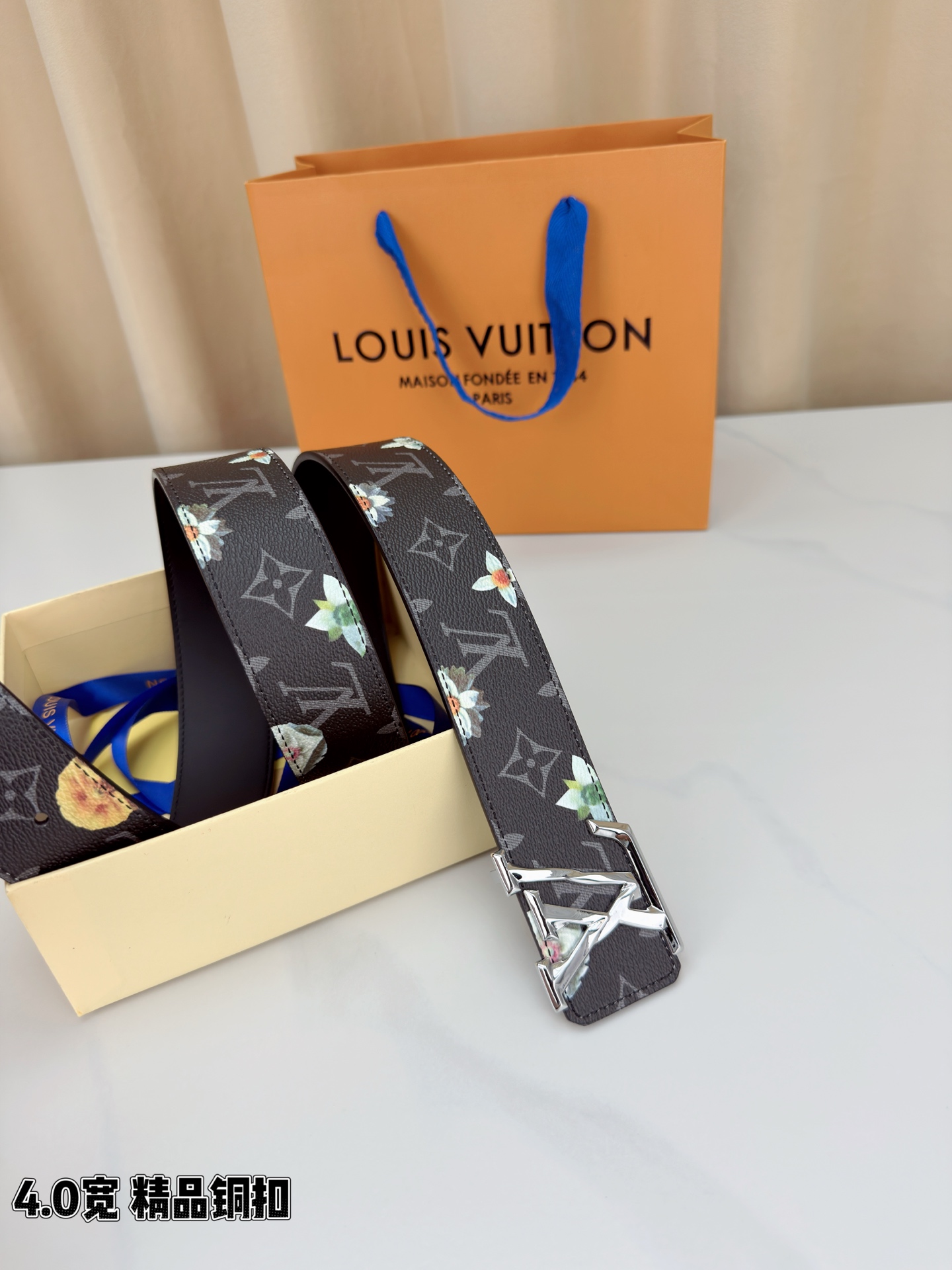 4.0宽 LV Initiales Monogram Flower 双面腰带以 Monogram 印花和