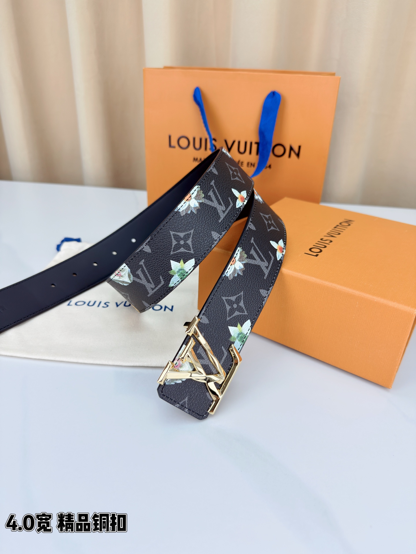 4.0宽 LV Initiales Monogram Flower 双面腰带以 Monogram 印花和