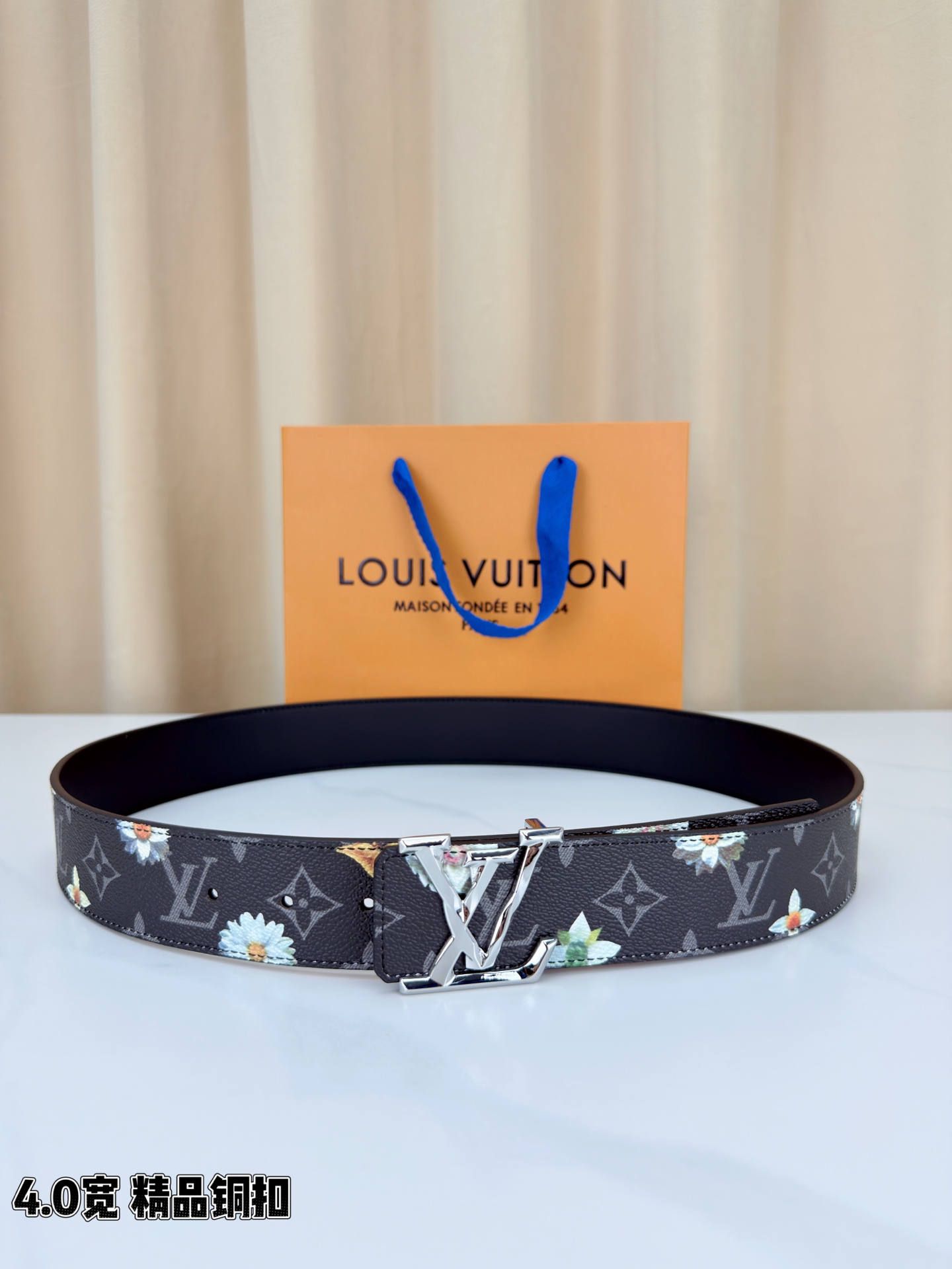 4.0宽 LV Initiales Monogram Flower 双面腰带以 Monogram 印花和