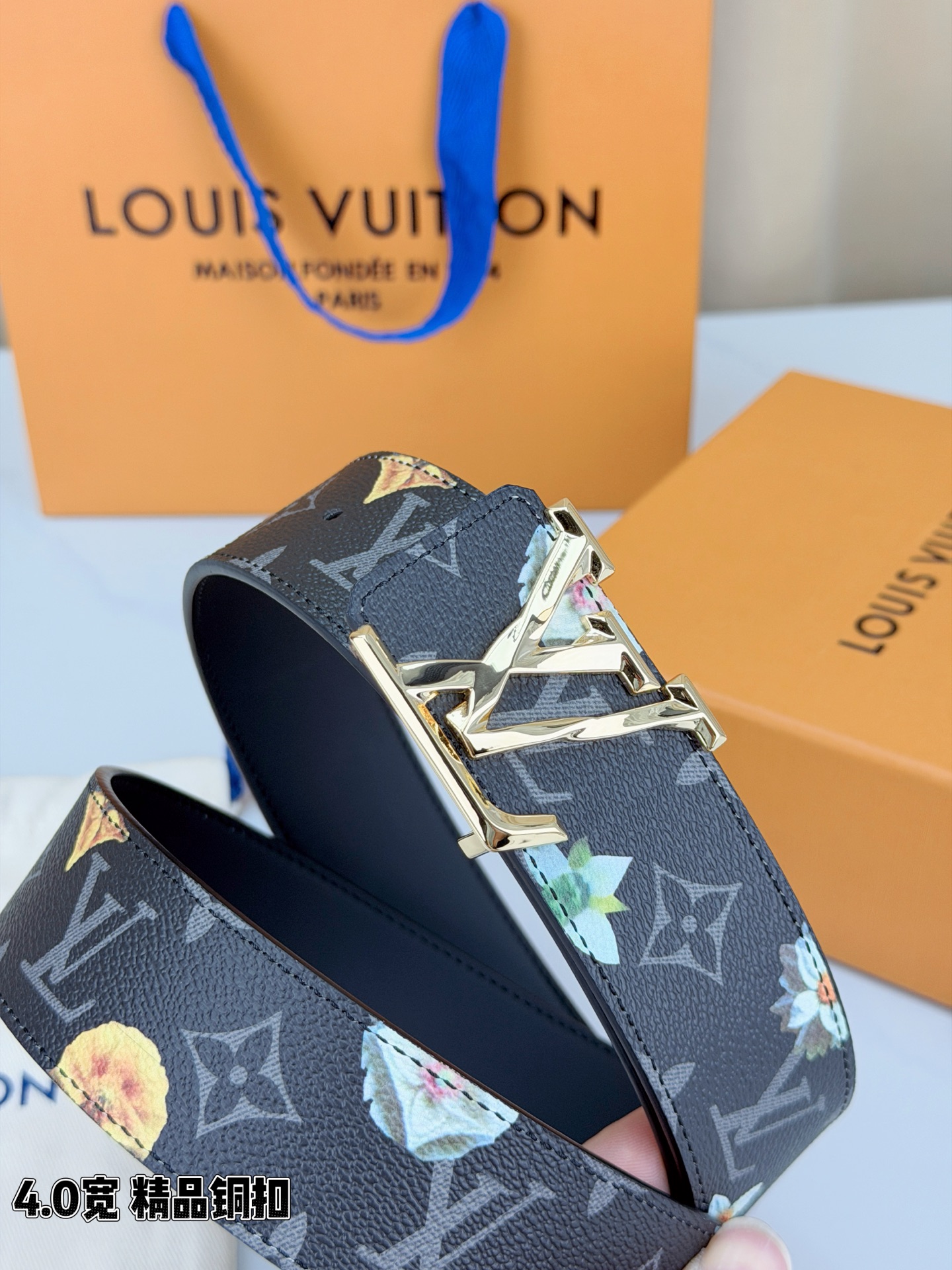 4.0宽 LV Initiales Monogram Flower 双面腰带以 Monogram 印花和