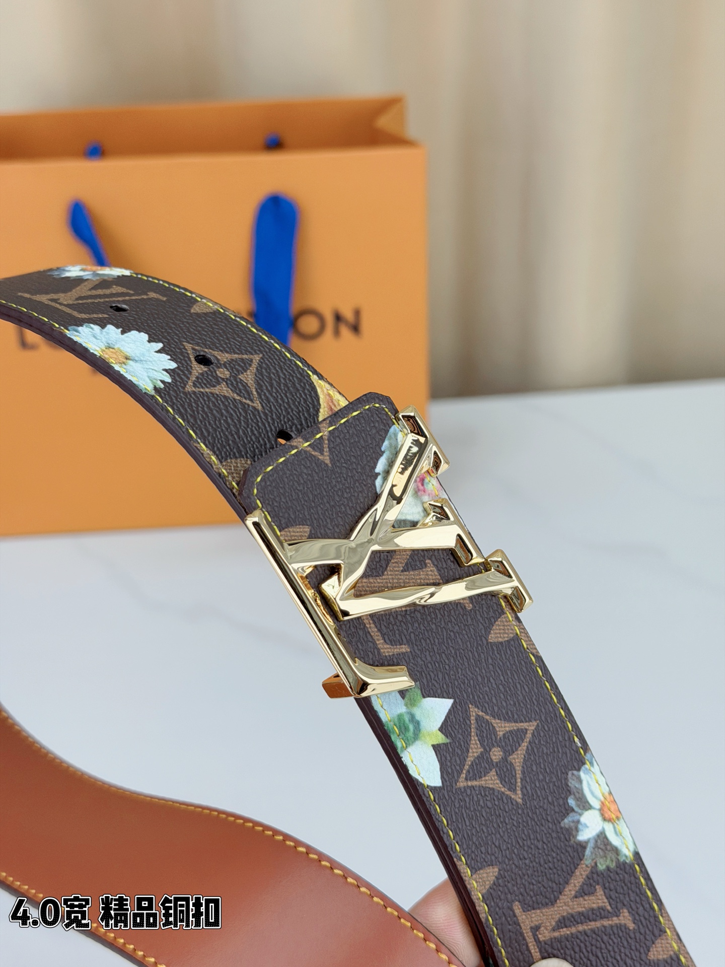 4.0宽 LV Initiales Monogram Flower 双面腰带以 Monogram 印花和