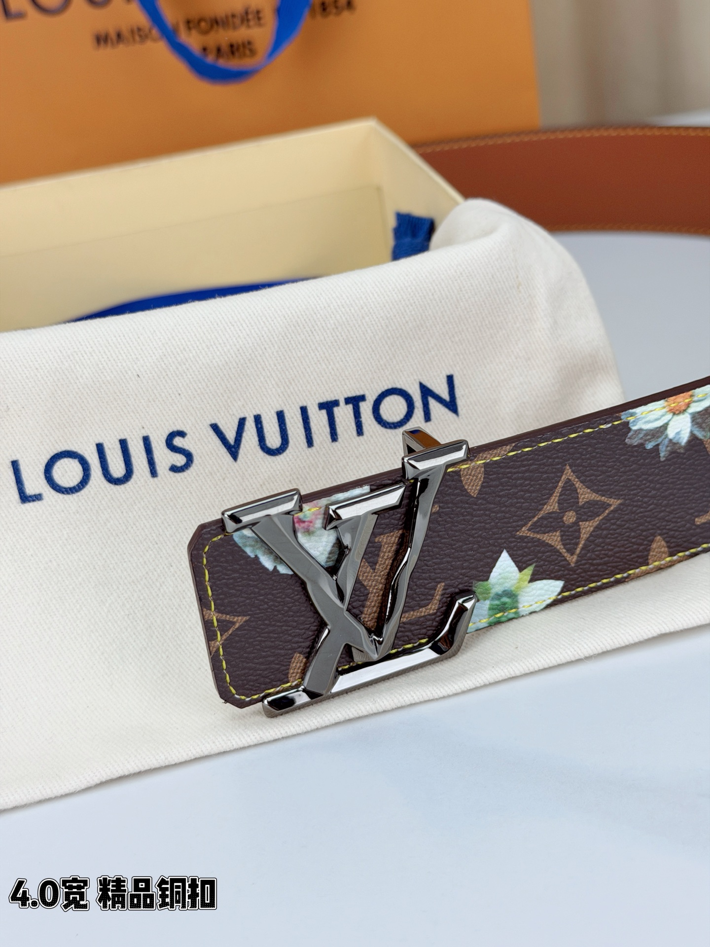4.0宽 LV Initiales Monogram Flower 双面腰带以 Monogram 印花和