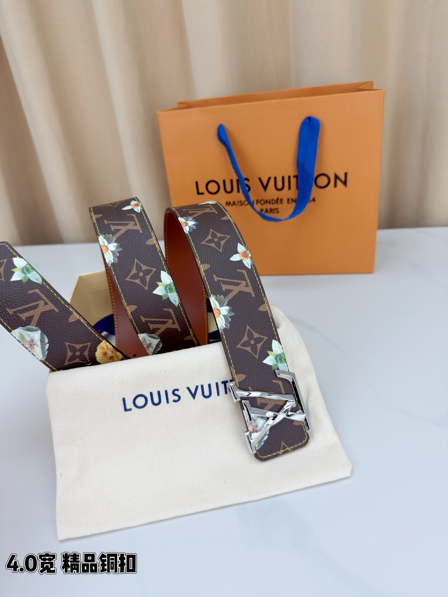 4.0宽 LV Initiales Monogram Flower 双面腰带以 Monogram 印花和