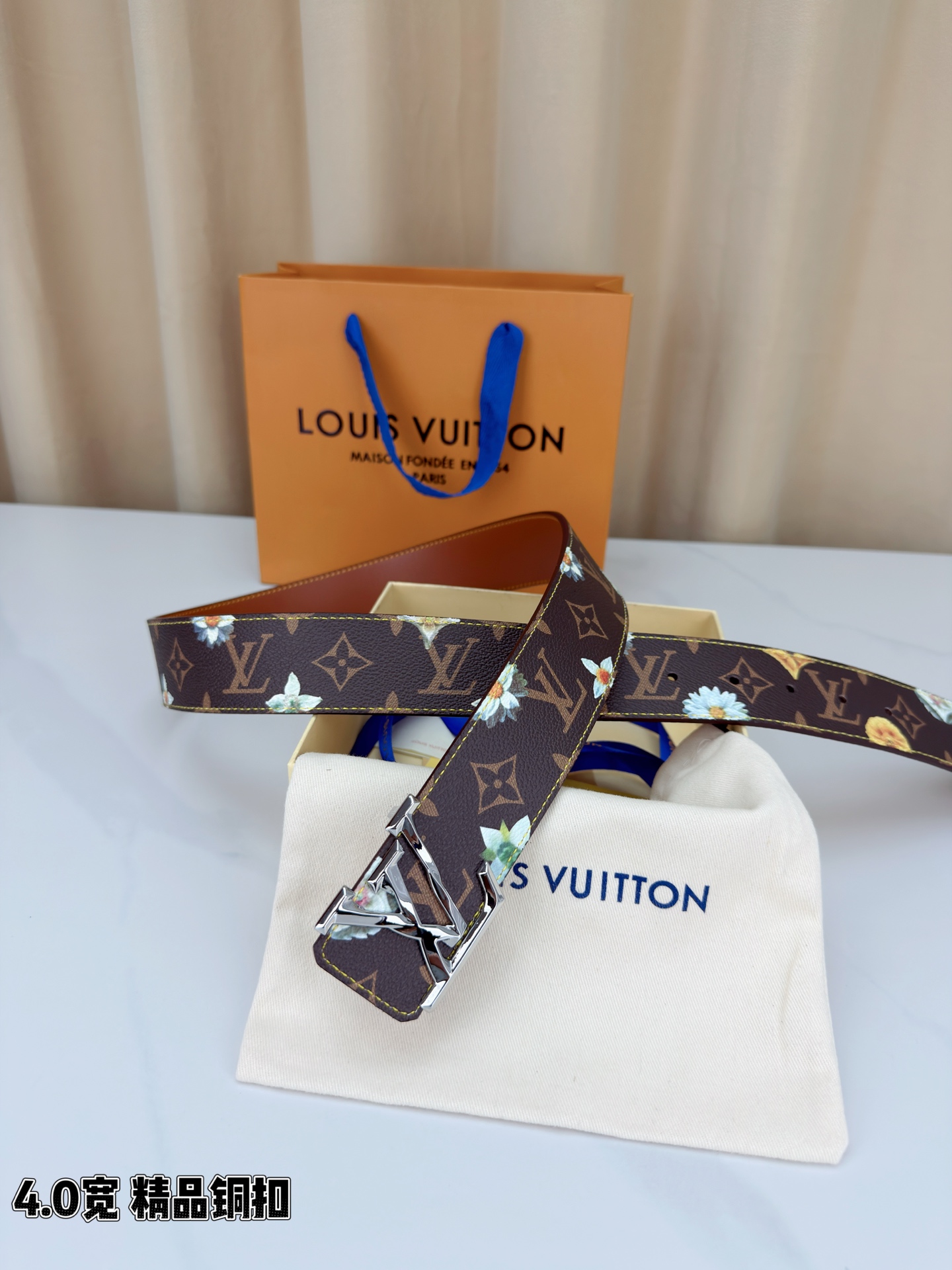 4.0宽 LV Initiales Monogram Flower 双面腰带以 Monogram 印花和