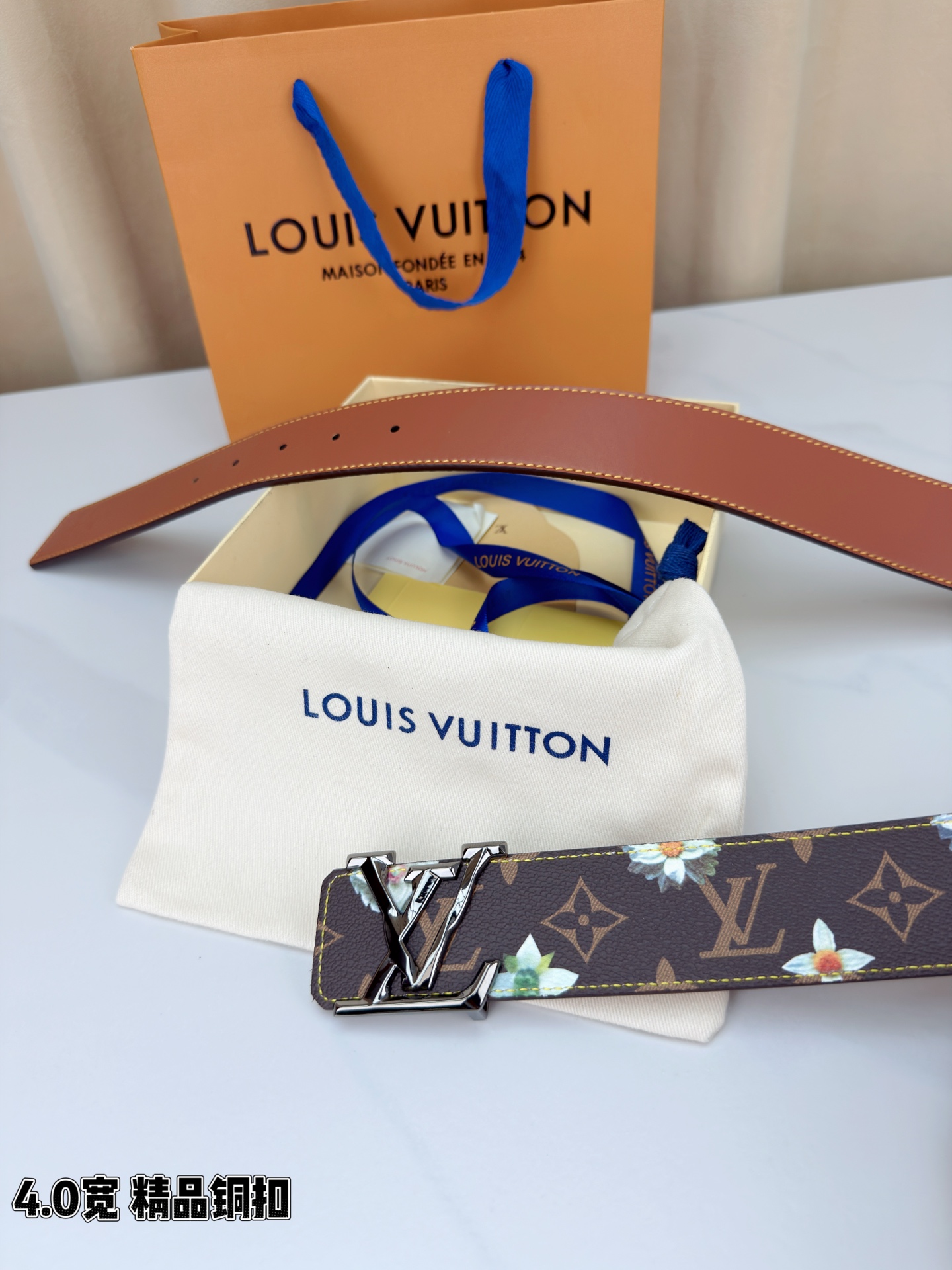 4.0宽 LV Initiales Monogram Flower 双面腰带以 Monogram 印花和