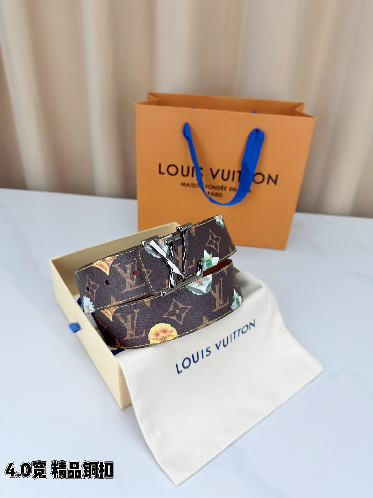 4.0宽 LV Initiales Monogram Flower 双面腰带以 Monogram 印花和