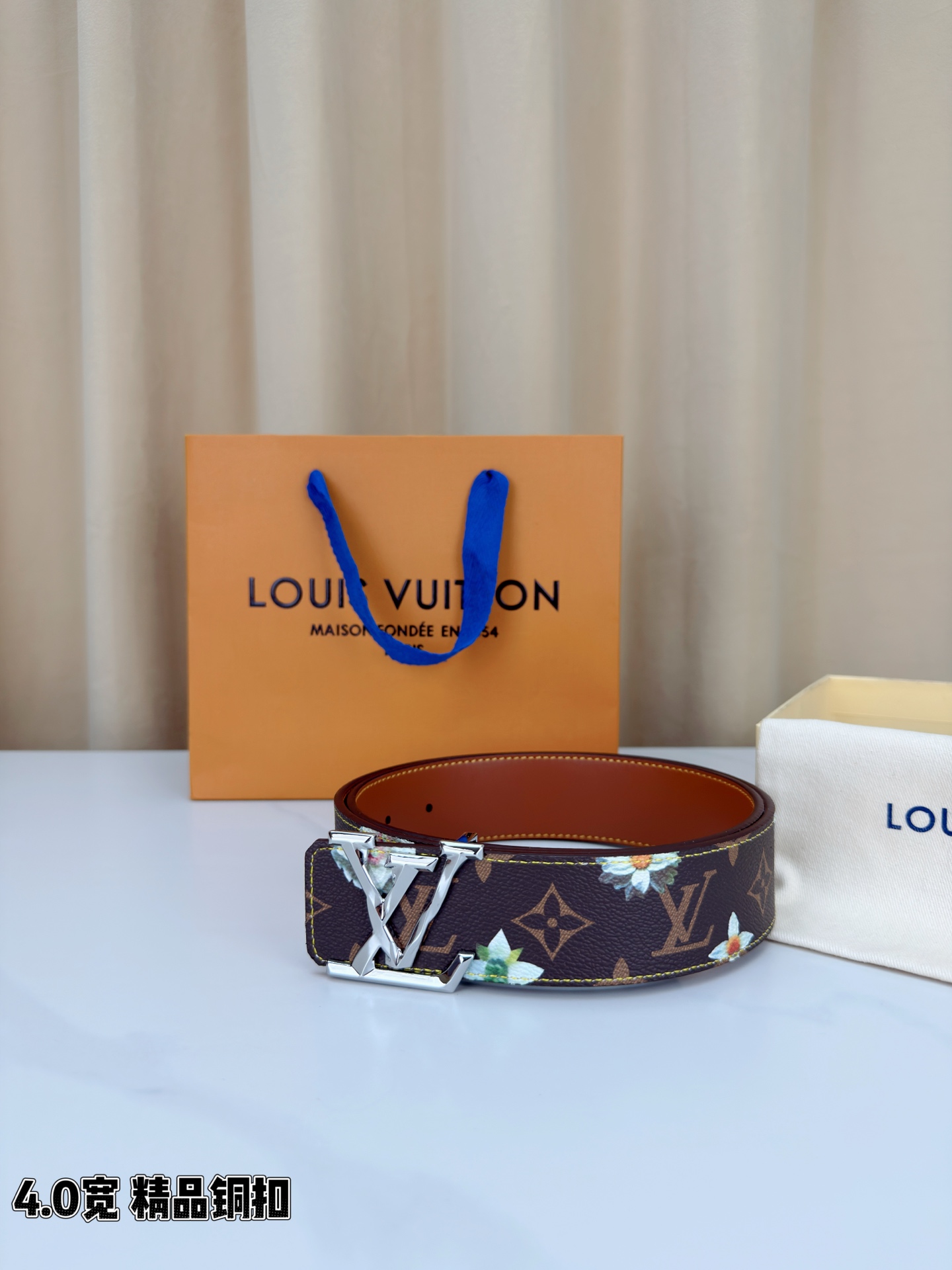 4.0宽 LV Initiales Monogram Flower 双面腰带以 Monogram 印花和