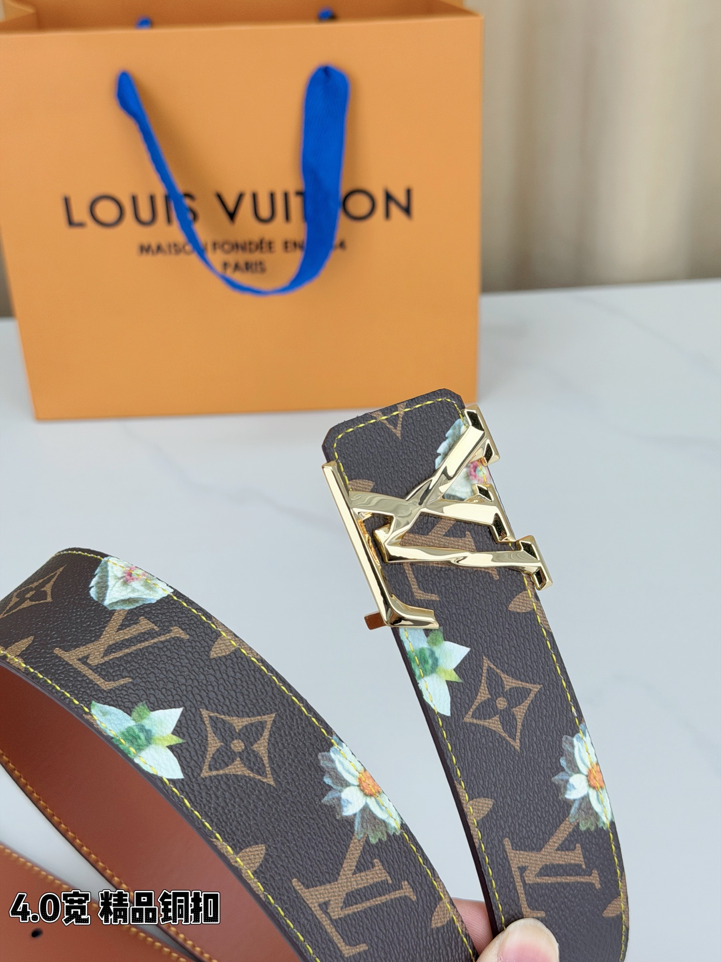 4.0宽 LV Initiales Monogram Flower 双面腰带以 Monogram 印花和