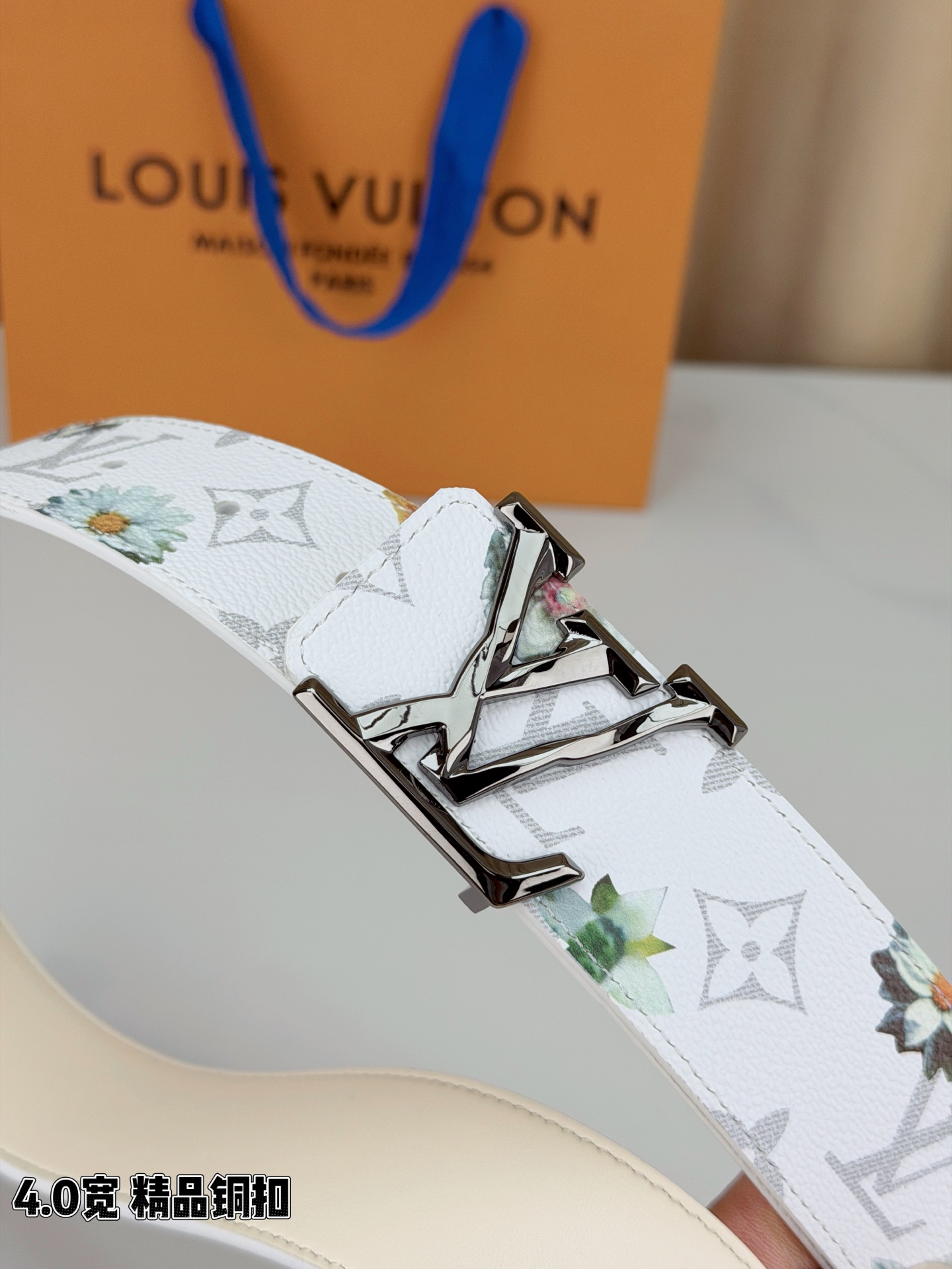 4.0宽 LV Initiales Monogram Flower 双面腰带以 Monogram 印花和
