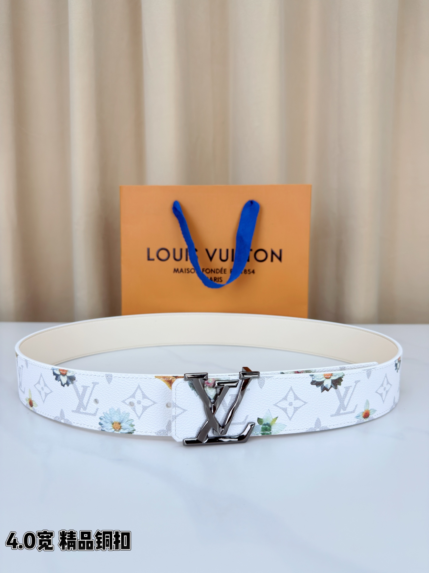 4.0宽 LV Initiales Monogram Flower 双面腰带以 Monogram 印花和