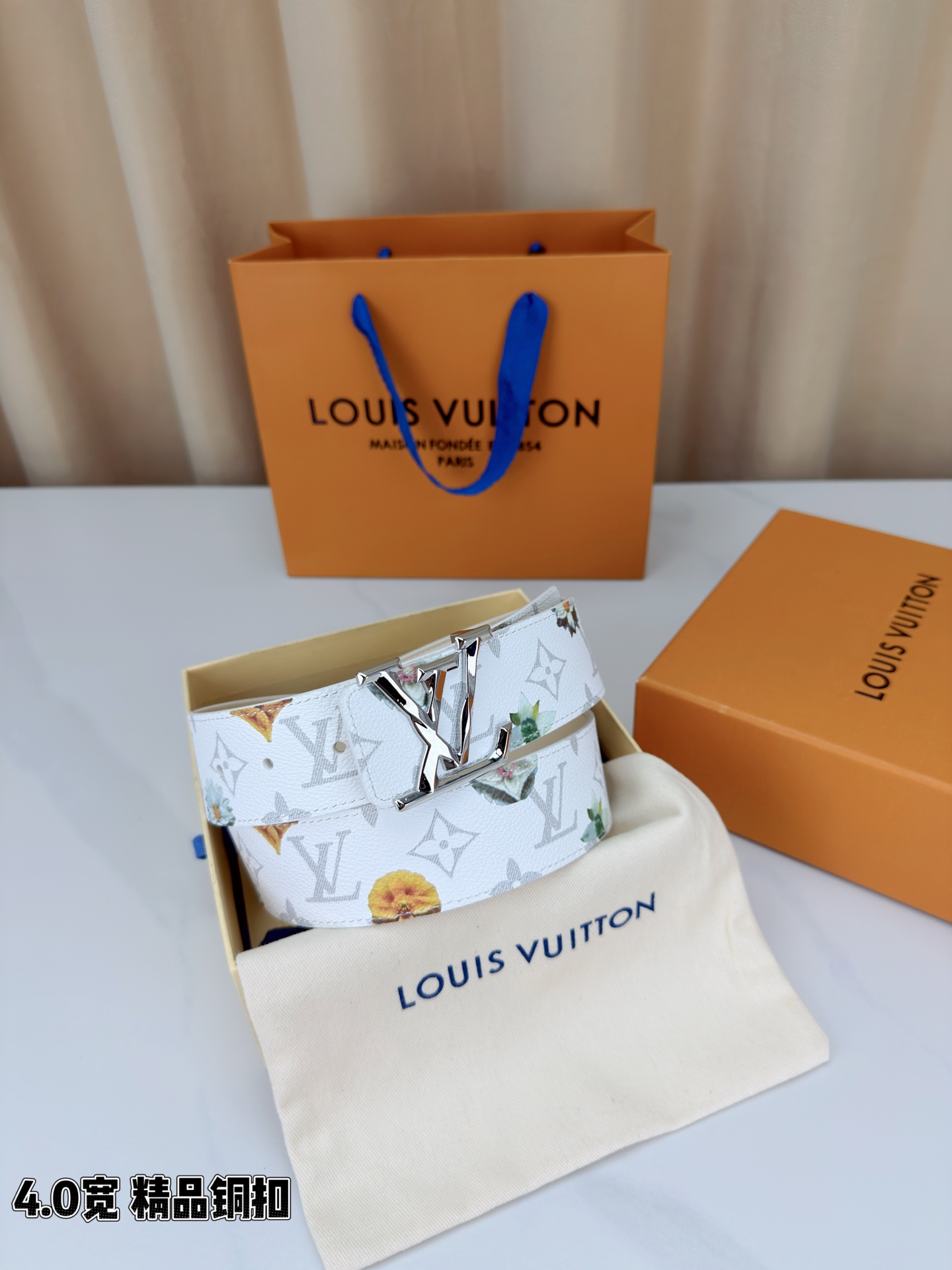 4.0宽 LV Initiales Monogram Flower 双面腰带以 Monogram 印花和