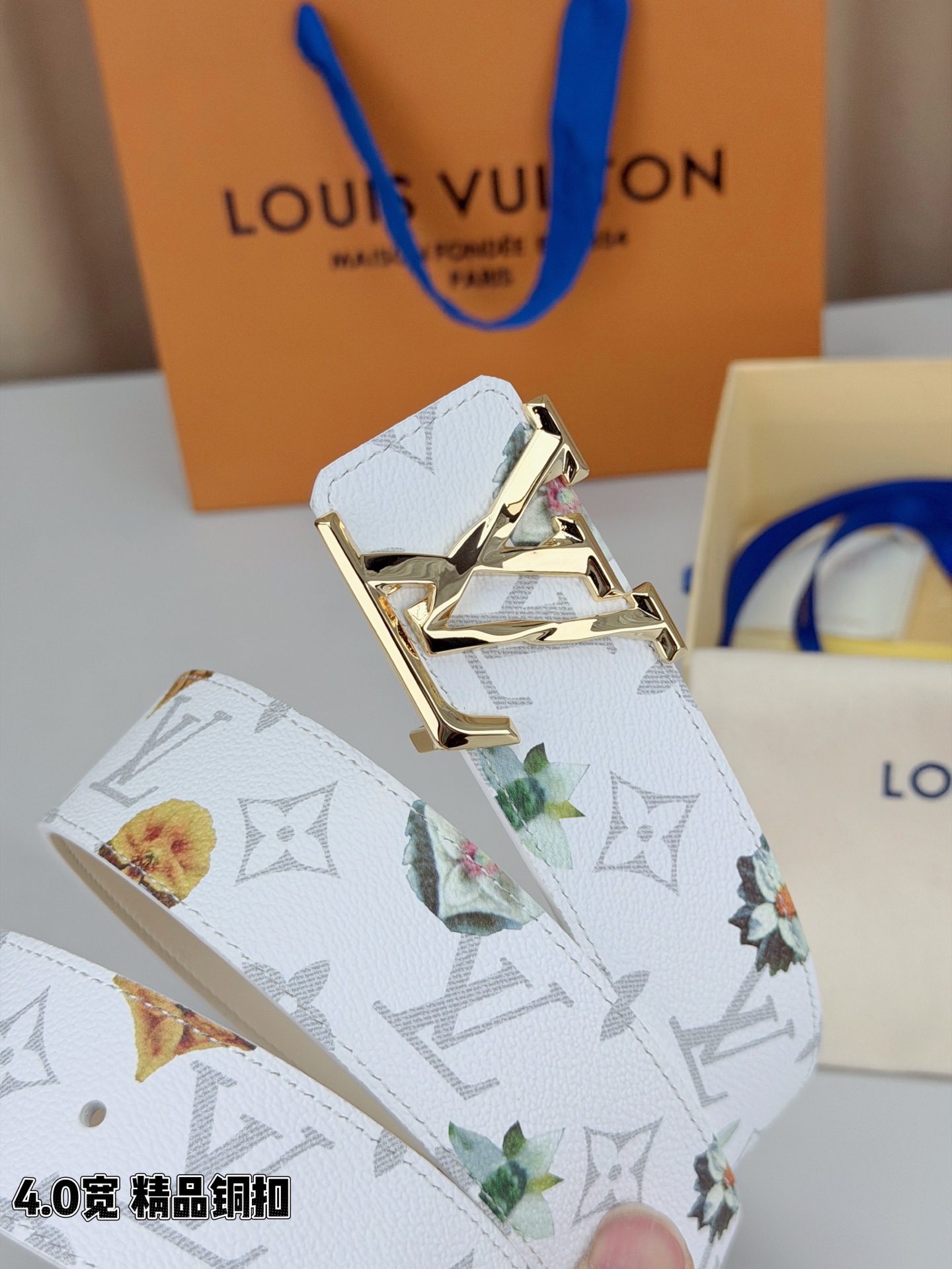 4.0宽 LV Initiales Monogram Flower 双面腰带以 Monogram 印花和