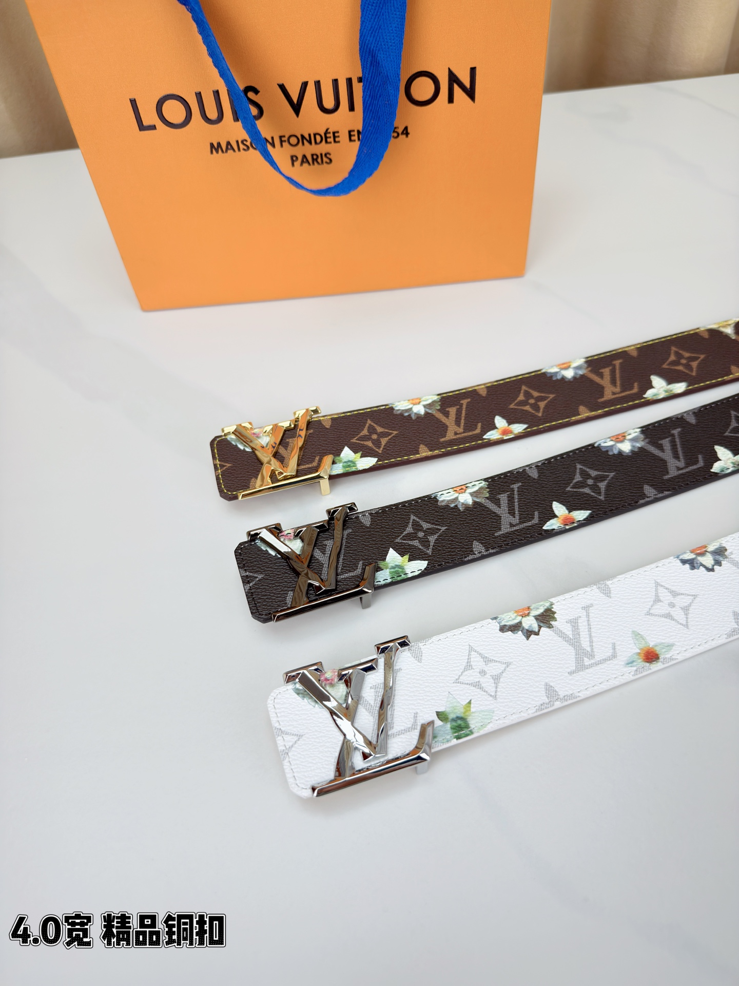 4.0宽 LV Initiales Monogram Flower 双面腰带以 Monogram 印花和