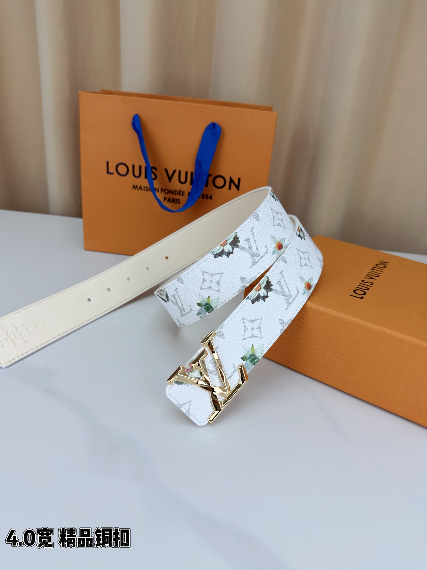 4.0宽 LV Initiales Monogram Flower 双面腰带以 Monogram 印花和