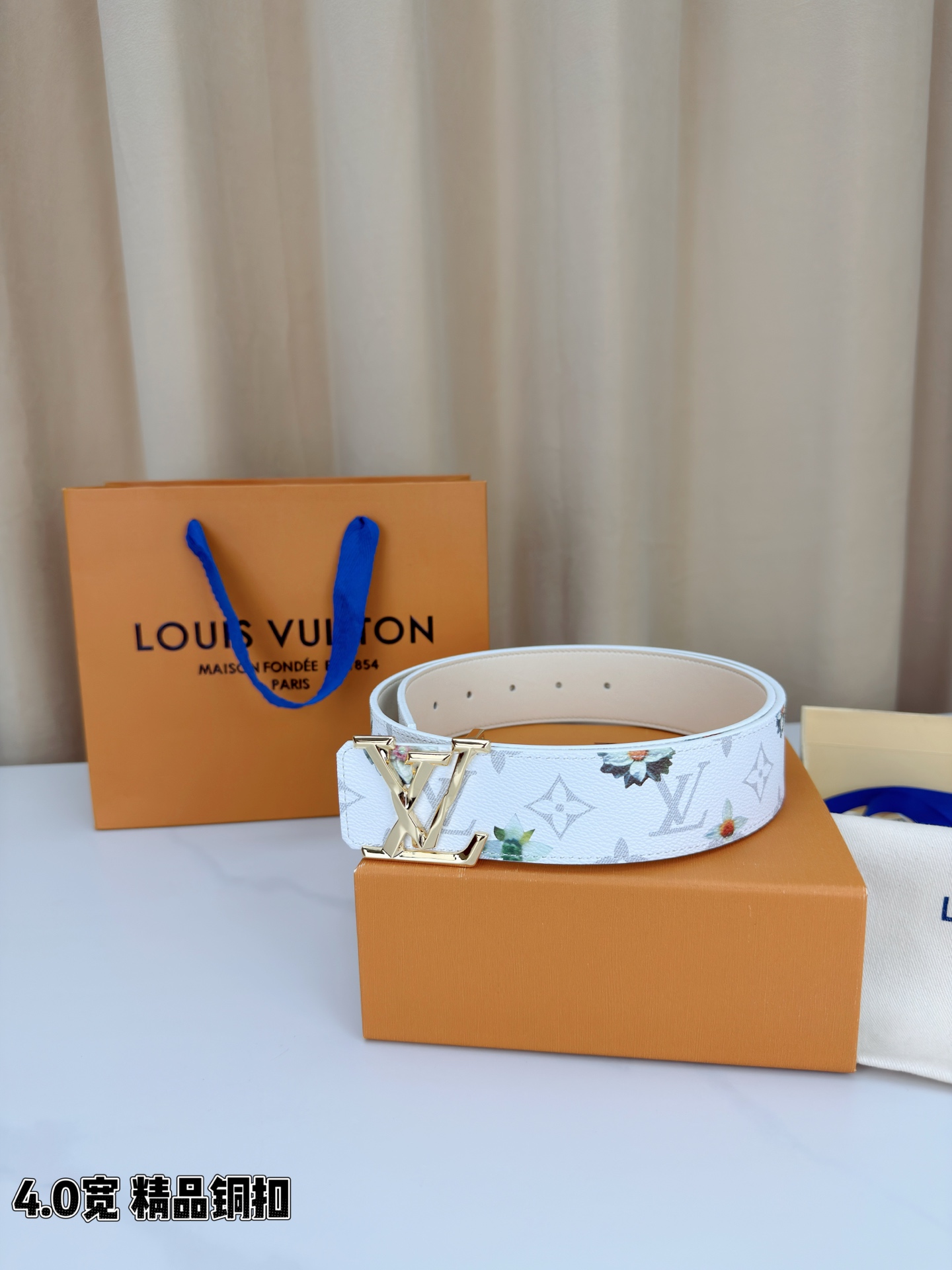 4.0宽 LV Initiales Monogram Flower 双面腰带以 Monogram 印花和